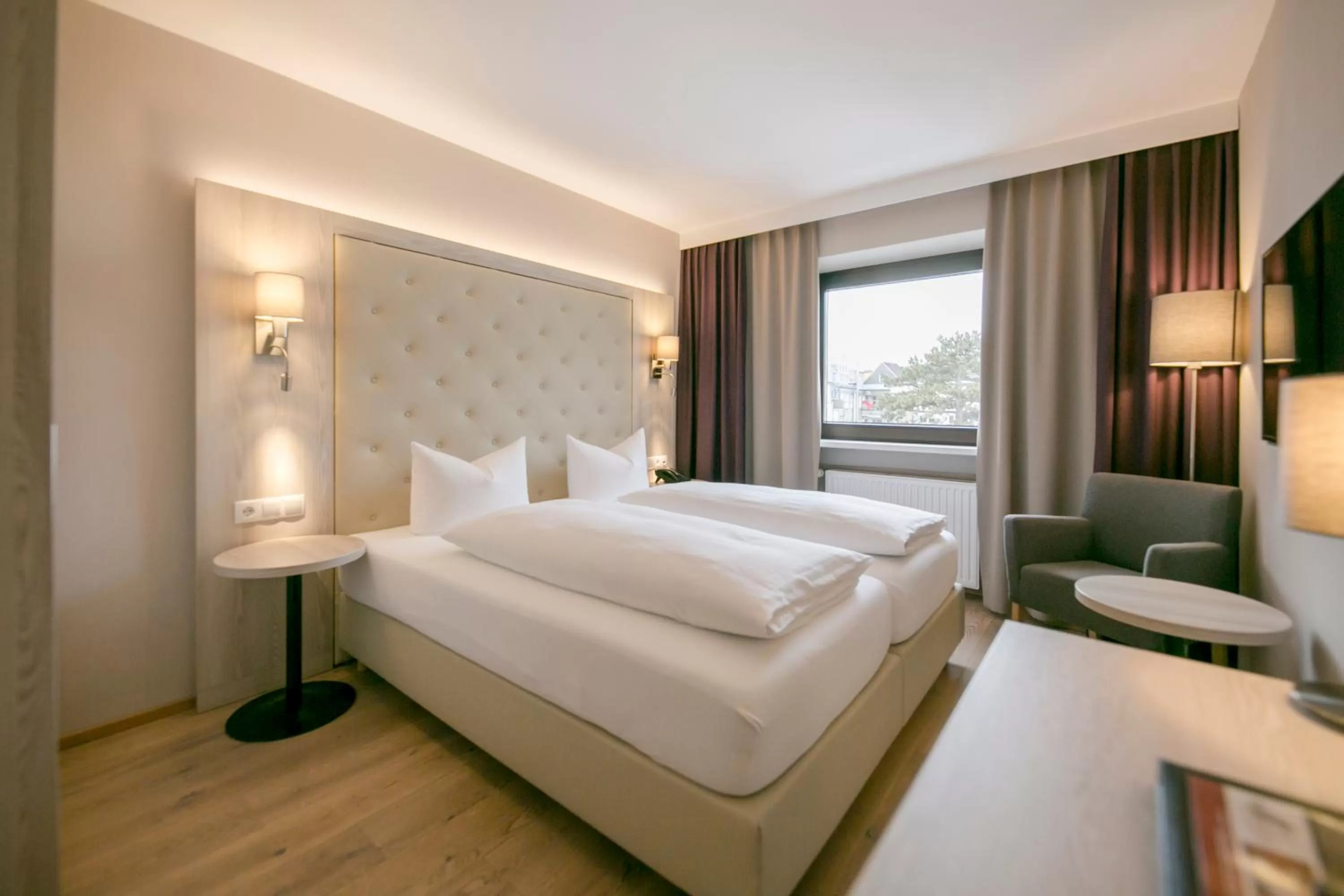 Photo of the whole room, Bed in Hotel Sailer