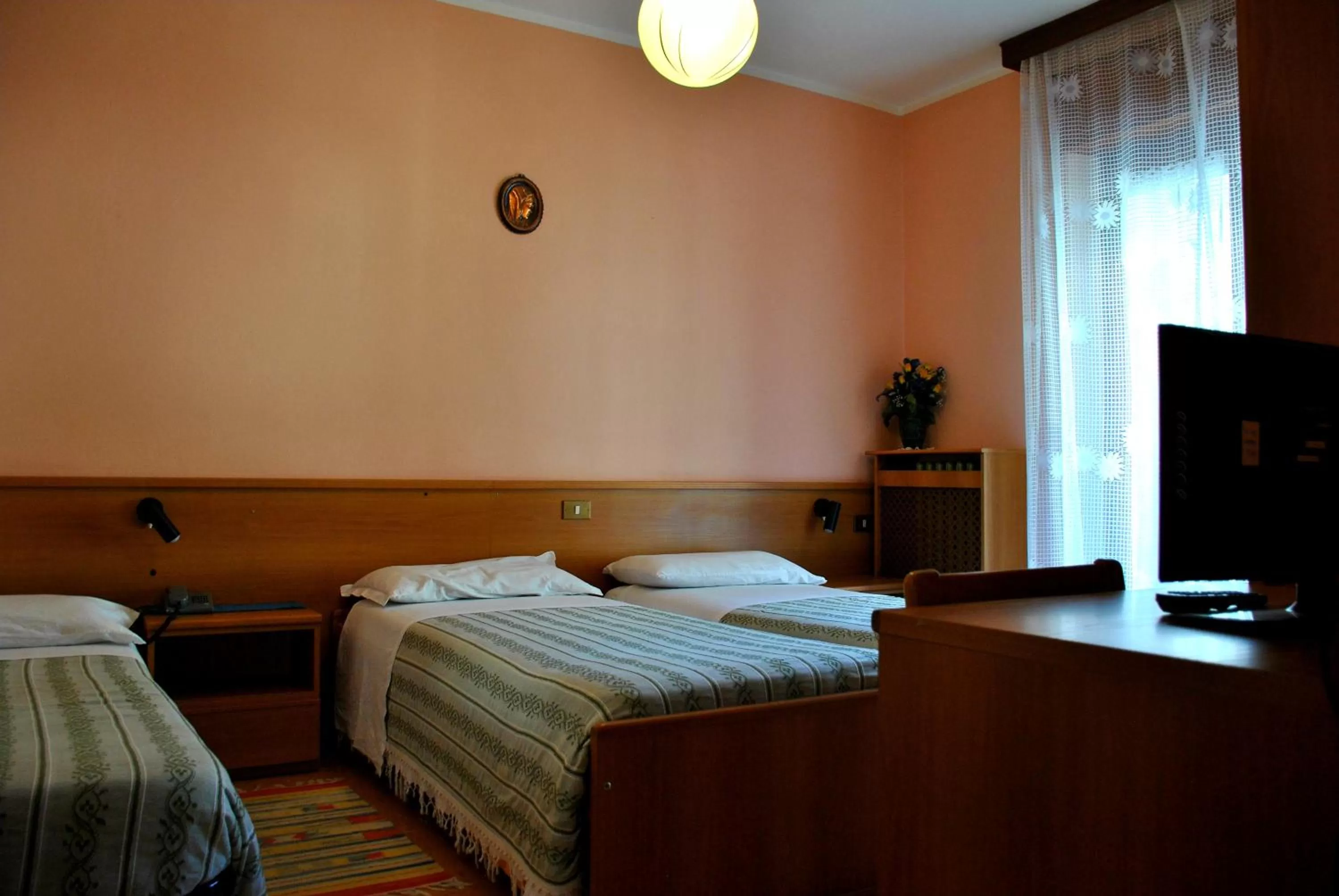 Bed in Albergo Motel Dosdè B&B