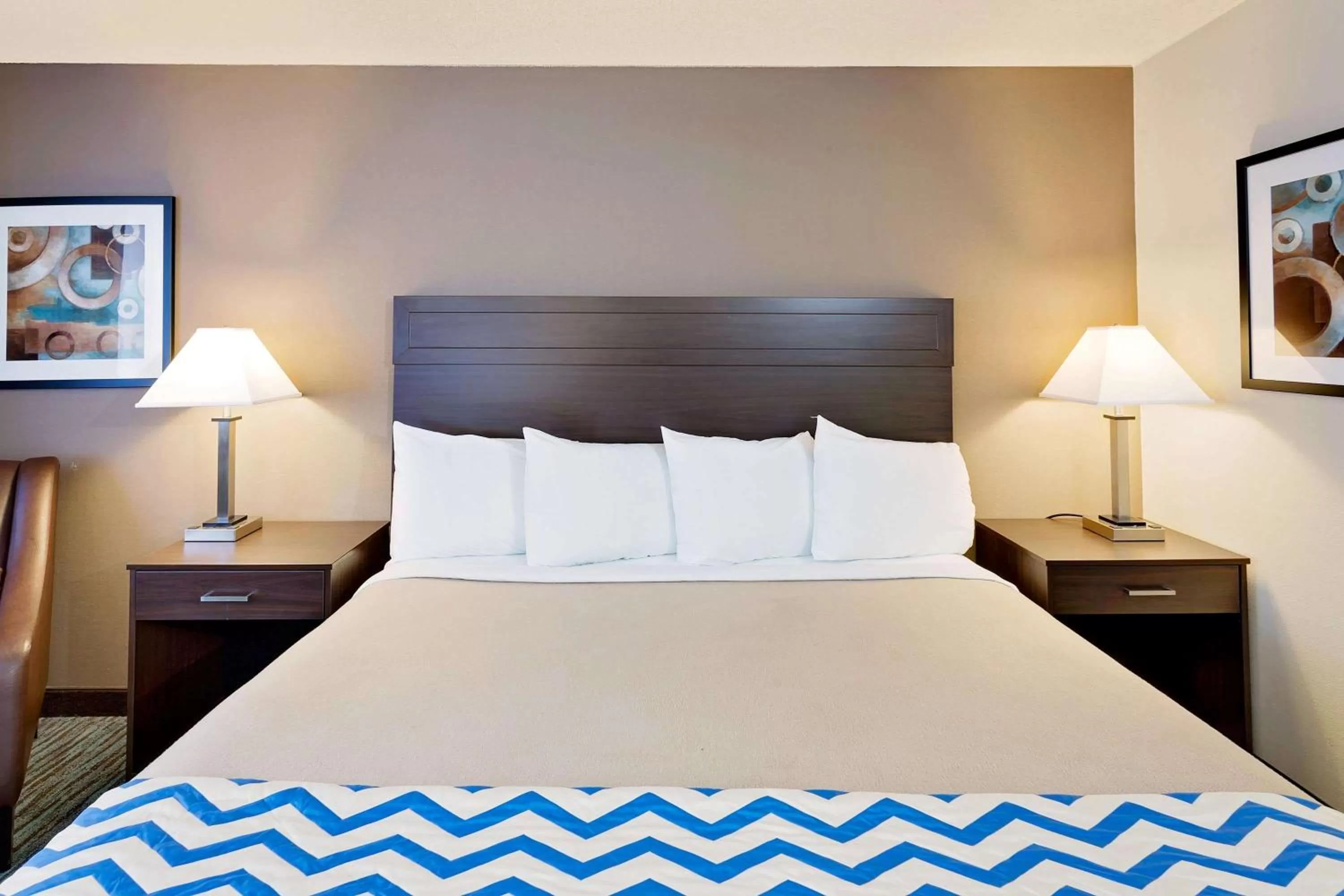 Photo of the whole room, Bed in Travelodge by Wyndham Aberdeen