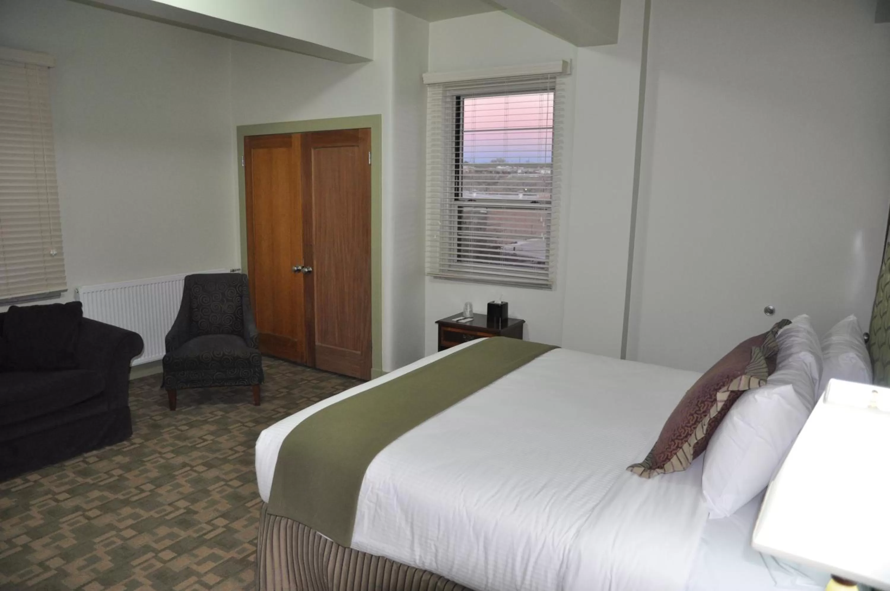 Bed in The Murray Hotel