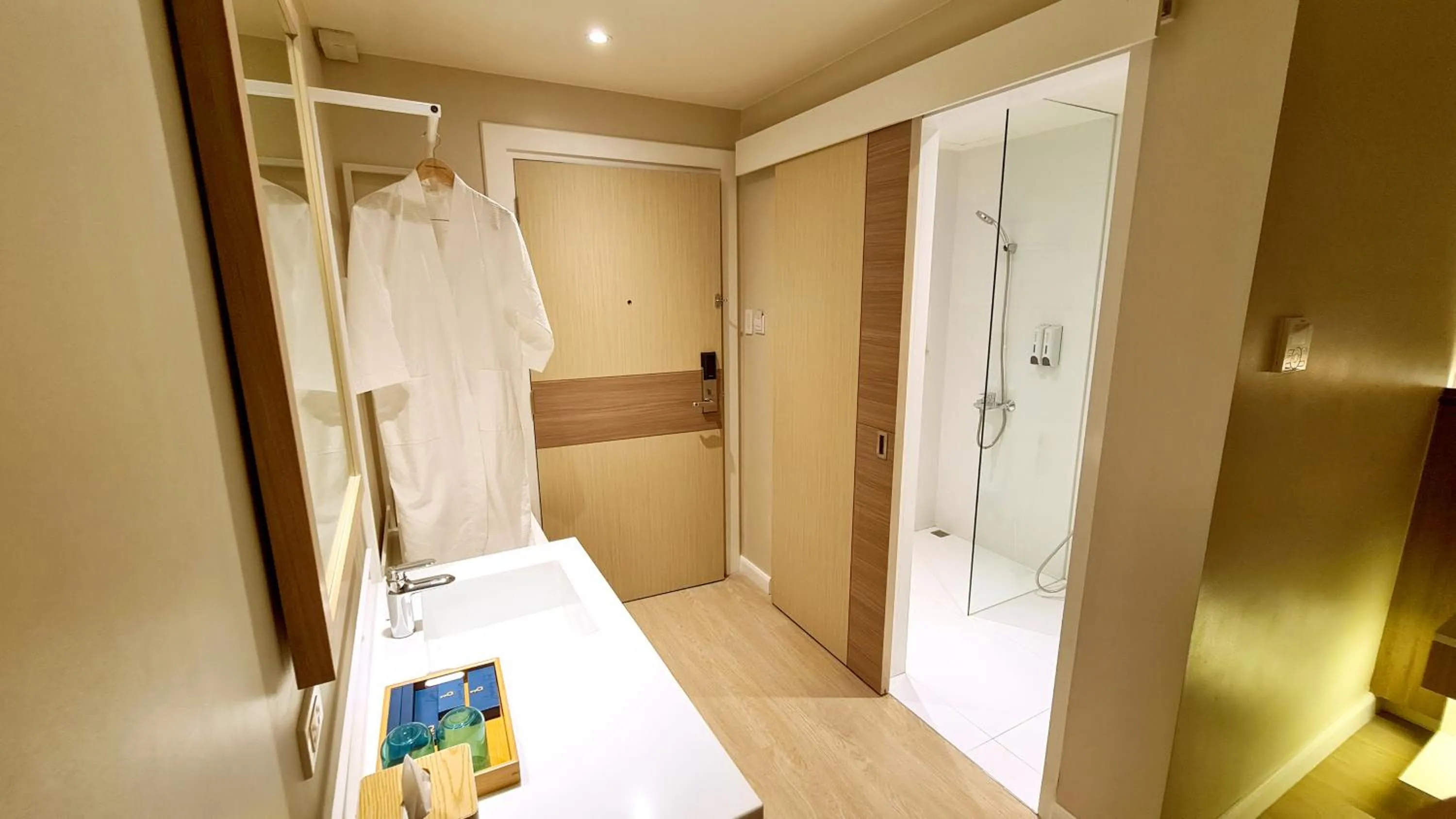 Bathroom, Bed in Harolds Hotel Quezon City