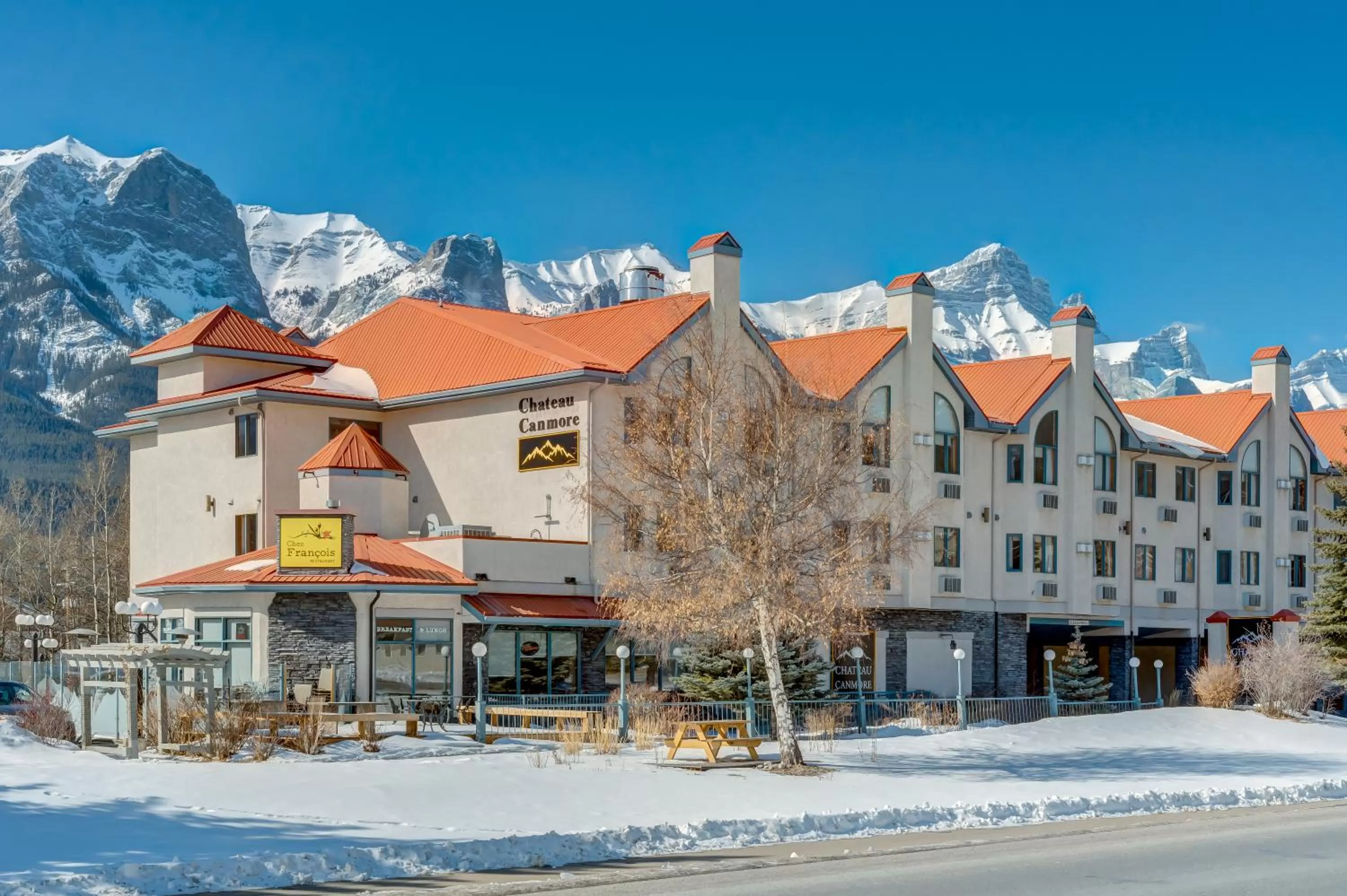 Property building in Chateau Canmore