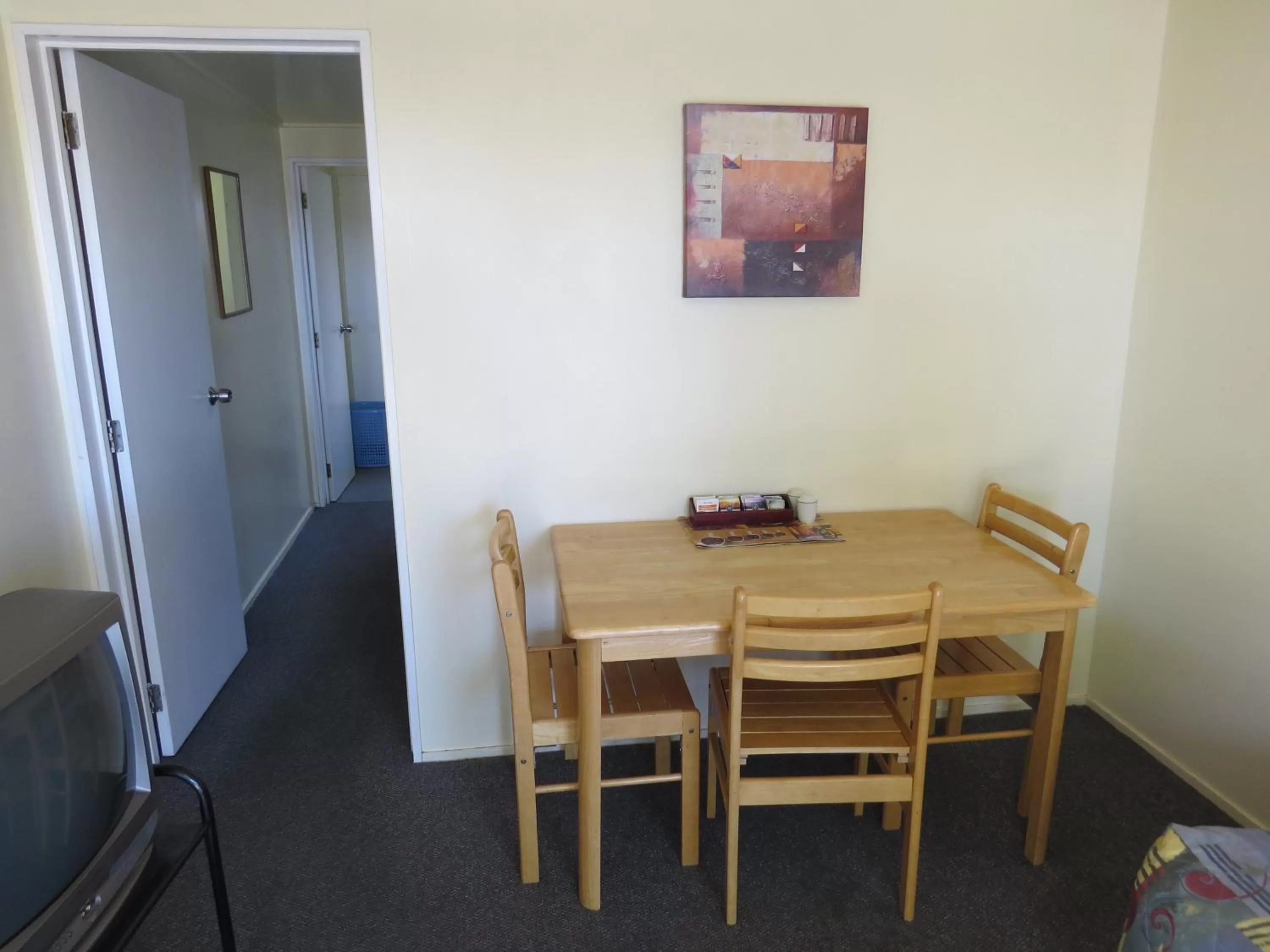 Dining area in Camellia Court Family Motel
