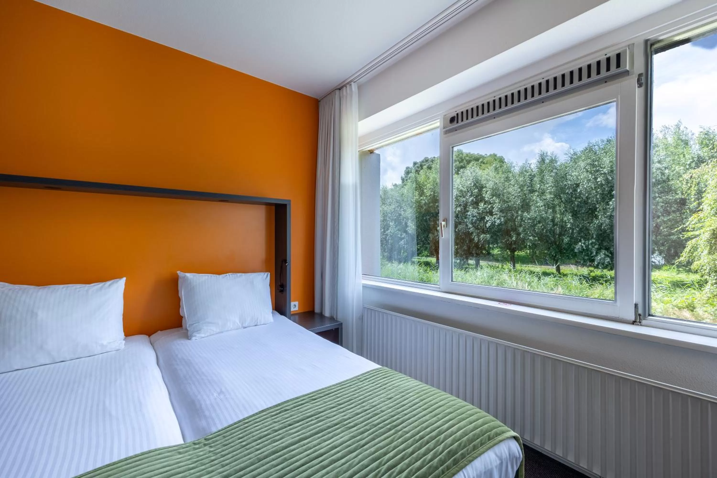 Bedroom, Bed in Amrâth Airport Hotel Rotterdam