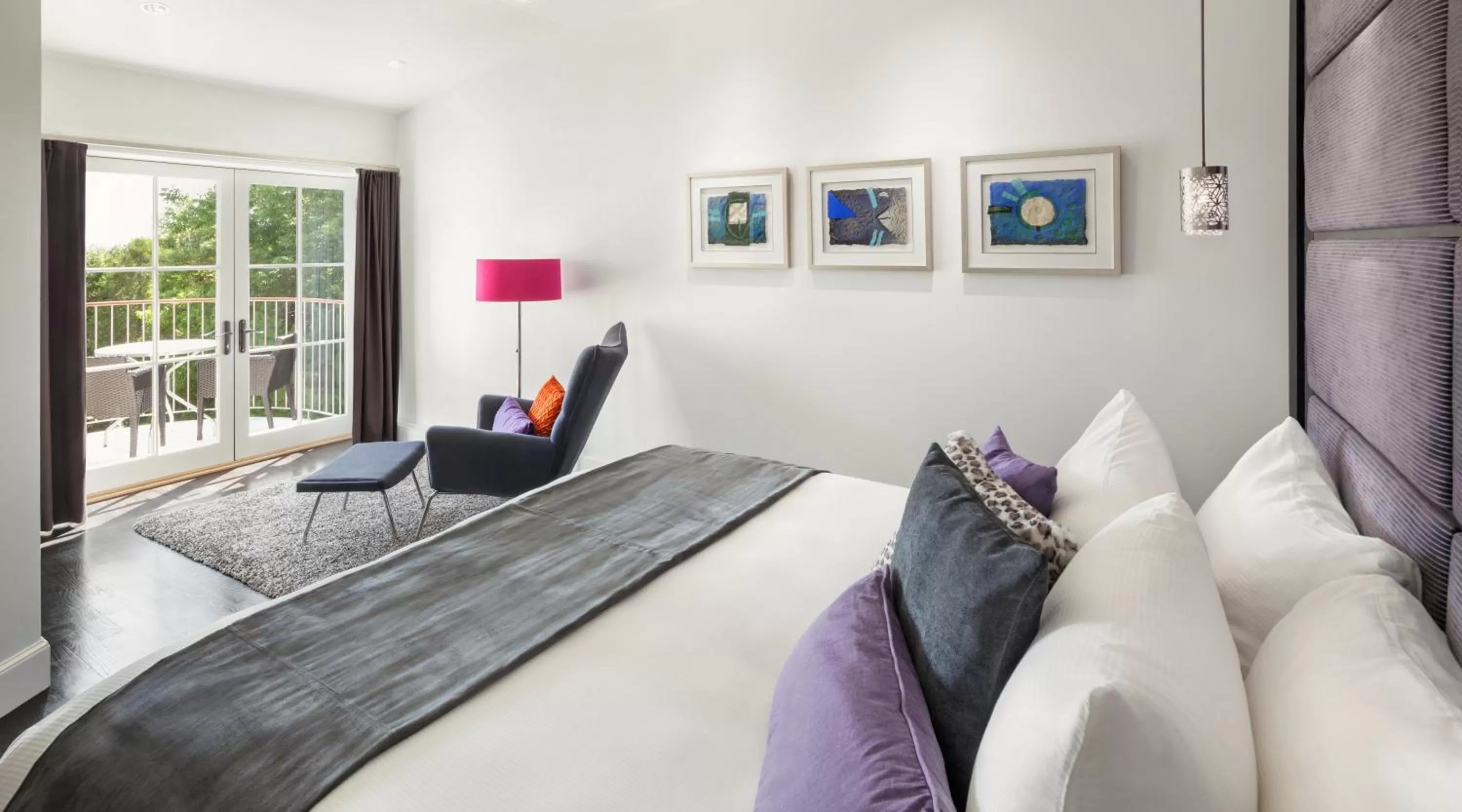 Bed in Relais Chateaux Camden Harbour Inn