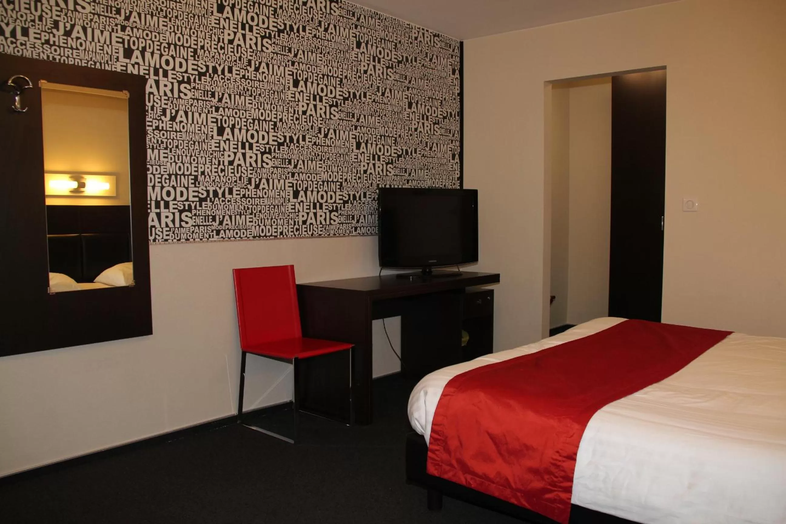 Photo of the whole room, Bed in Hotel La Louve