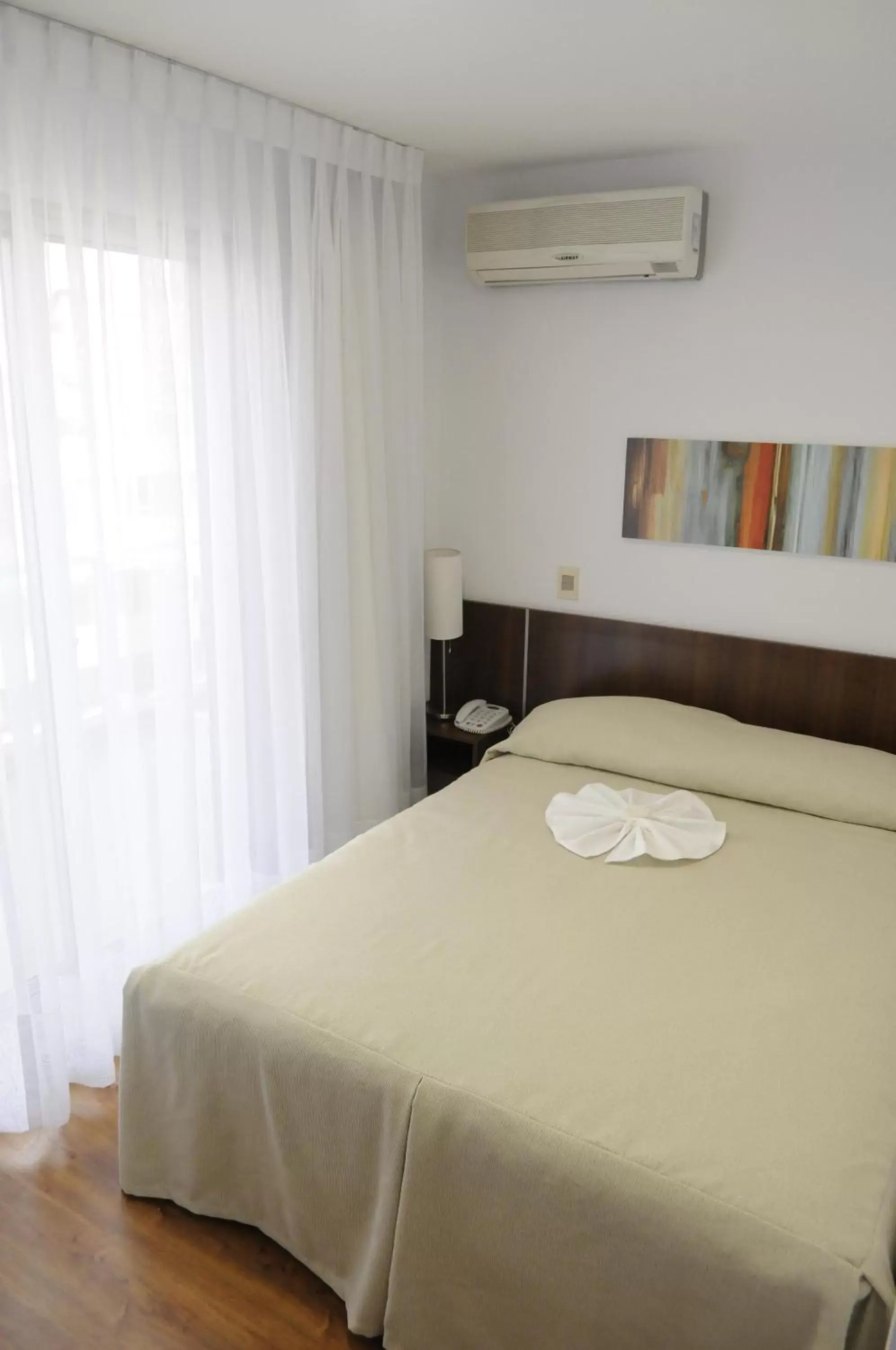 Superior Single Room in Hotel California Superior Single Room in Hotel California