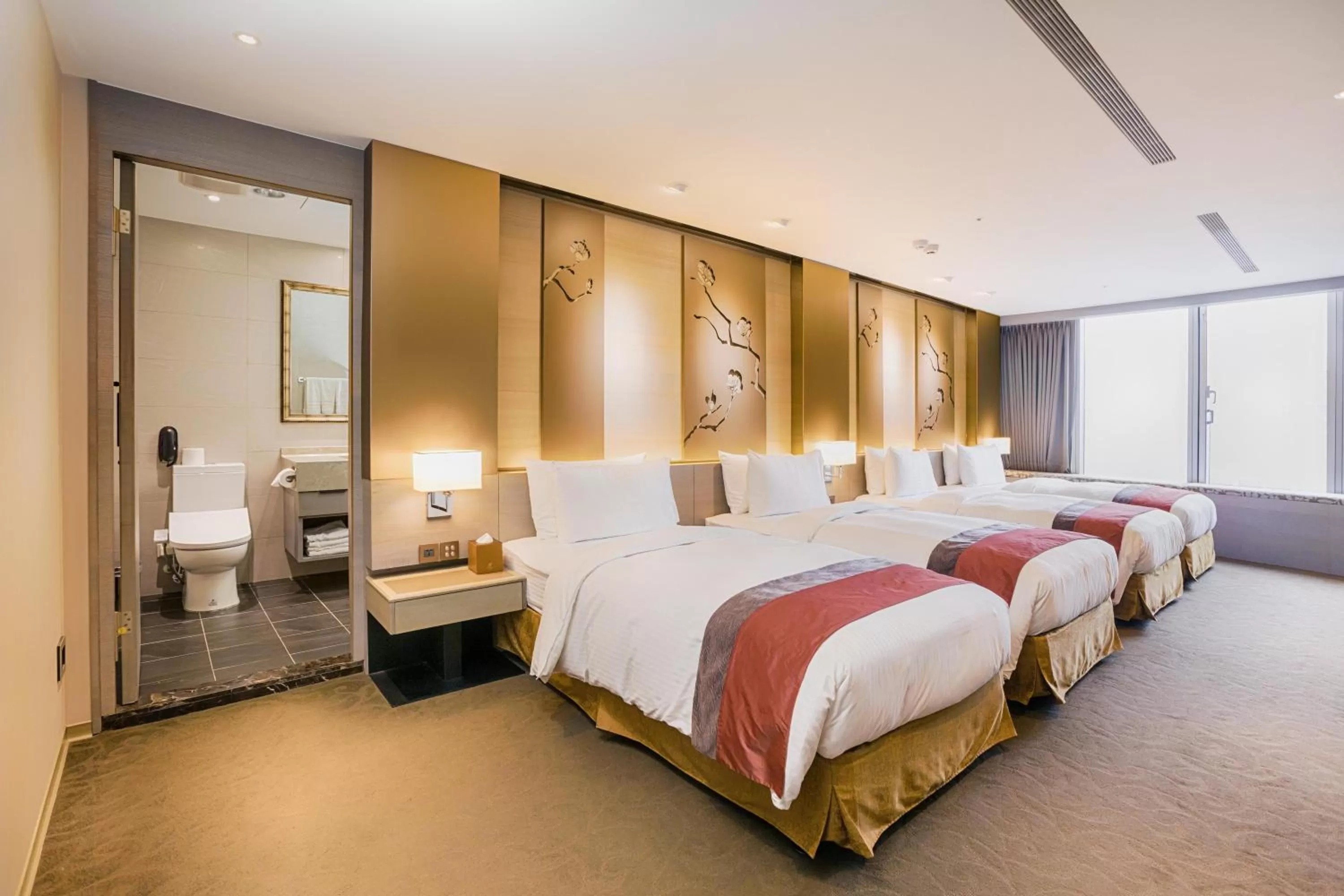 Deluxe Quadruple Room in Green World Grand NanJing
