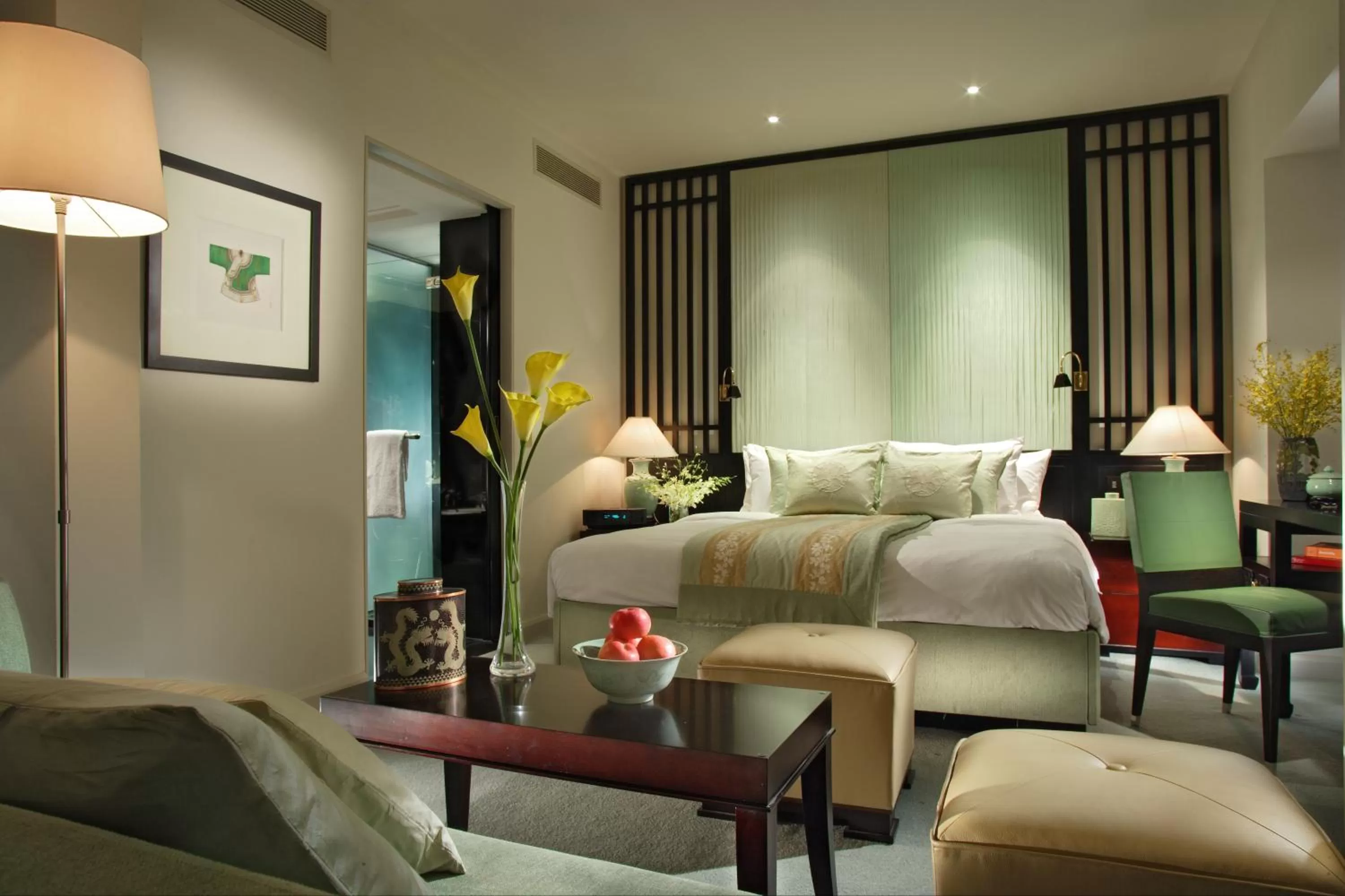 Photo of the whole room, Bed in Orchard Hotel Singapore