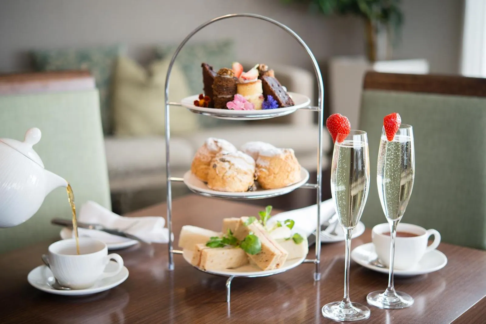 Meals in Lakeside Park Hotel & Spa