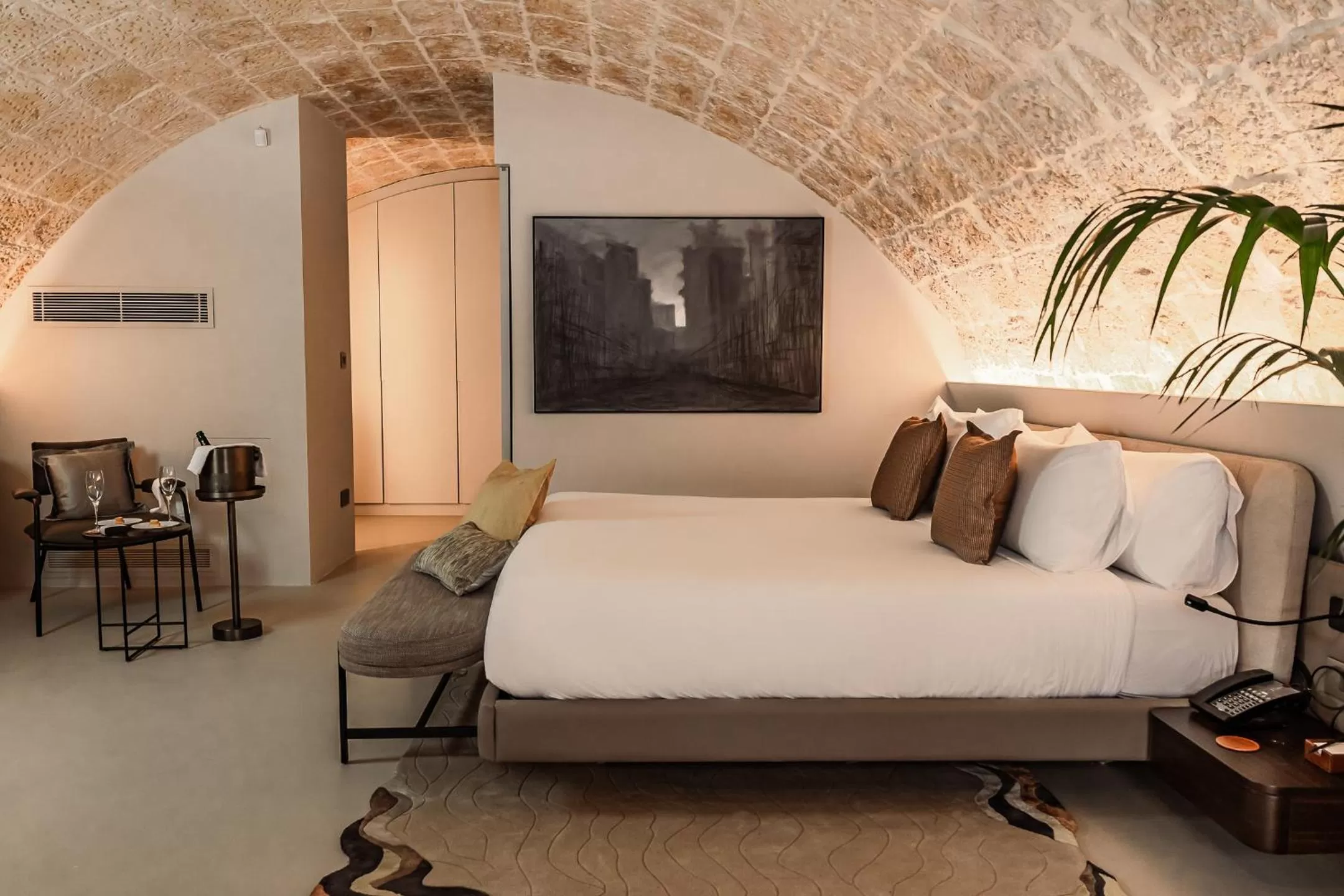 Bed in Iniala Harbour House