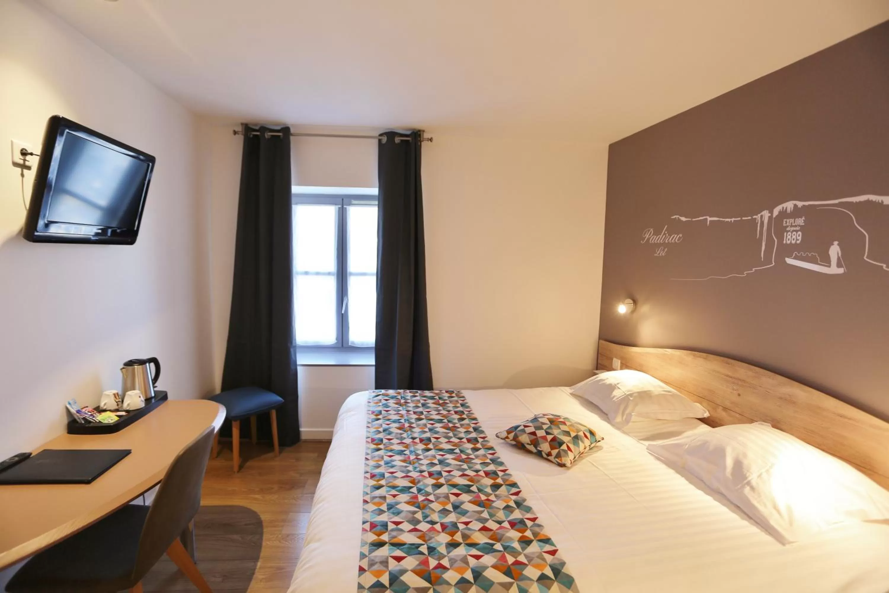 River view, Bed in Best Western Le Pont d'Or