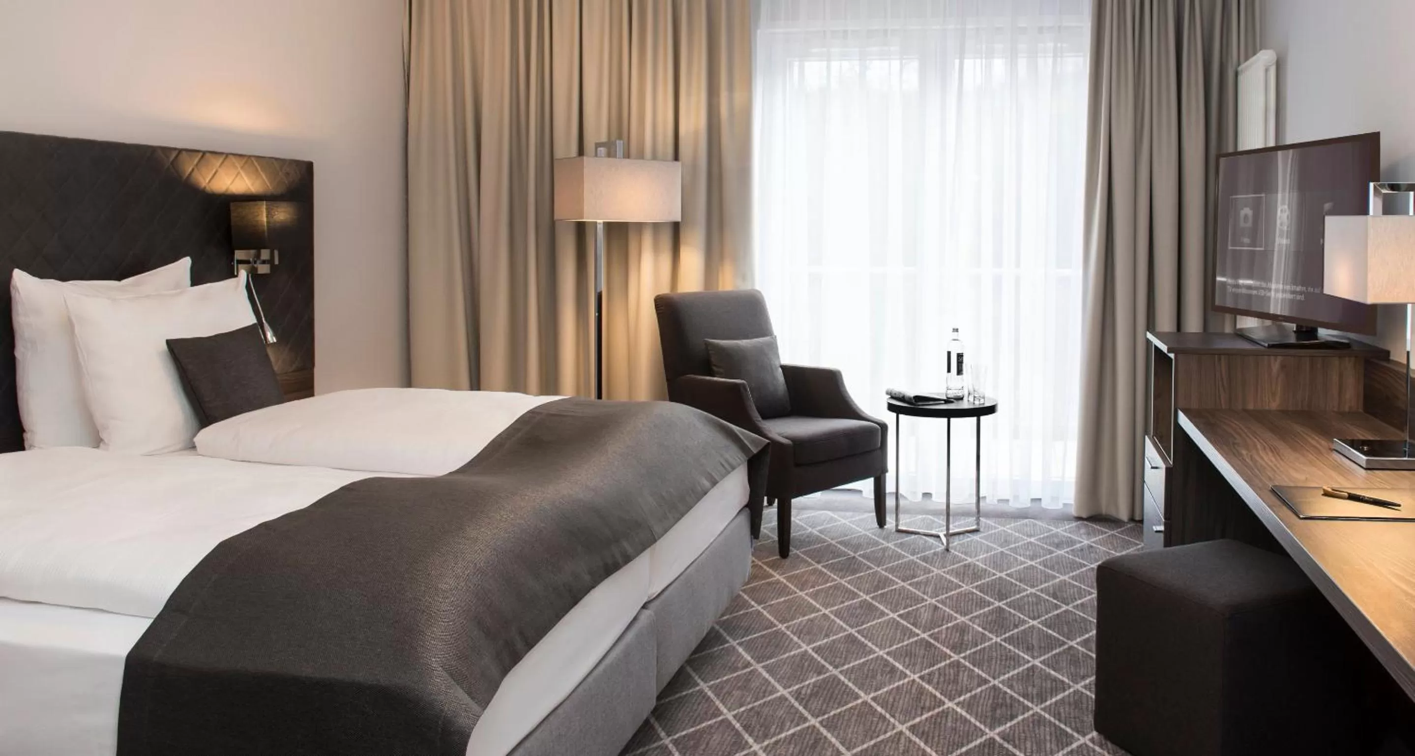 TV and multimedia, Bed in Victor's Residenz-Hotel Teistungenburg