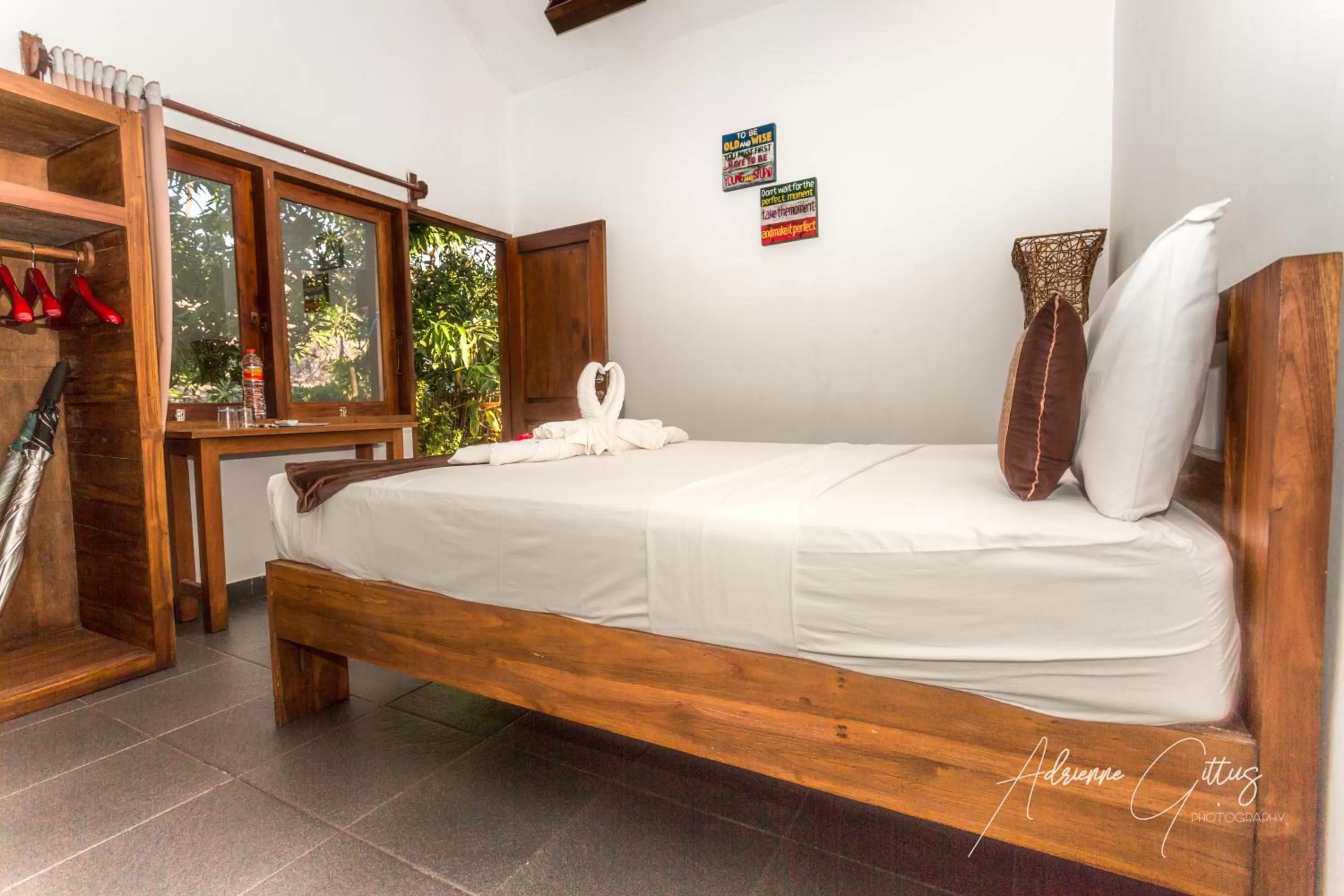 Bedroom, Bed in Oceans 5 Dive Resort