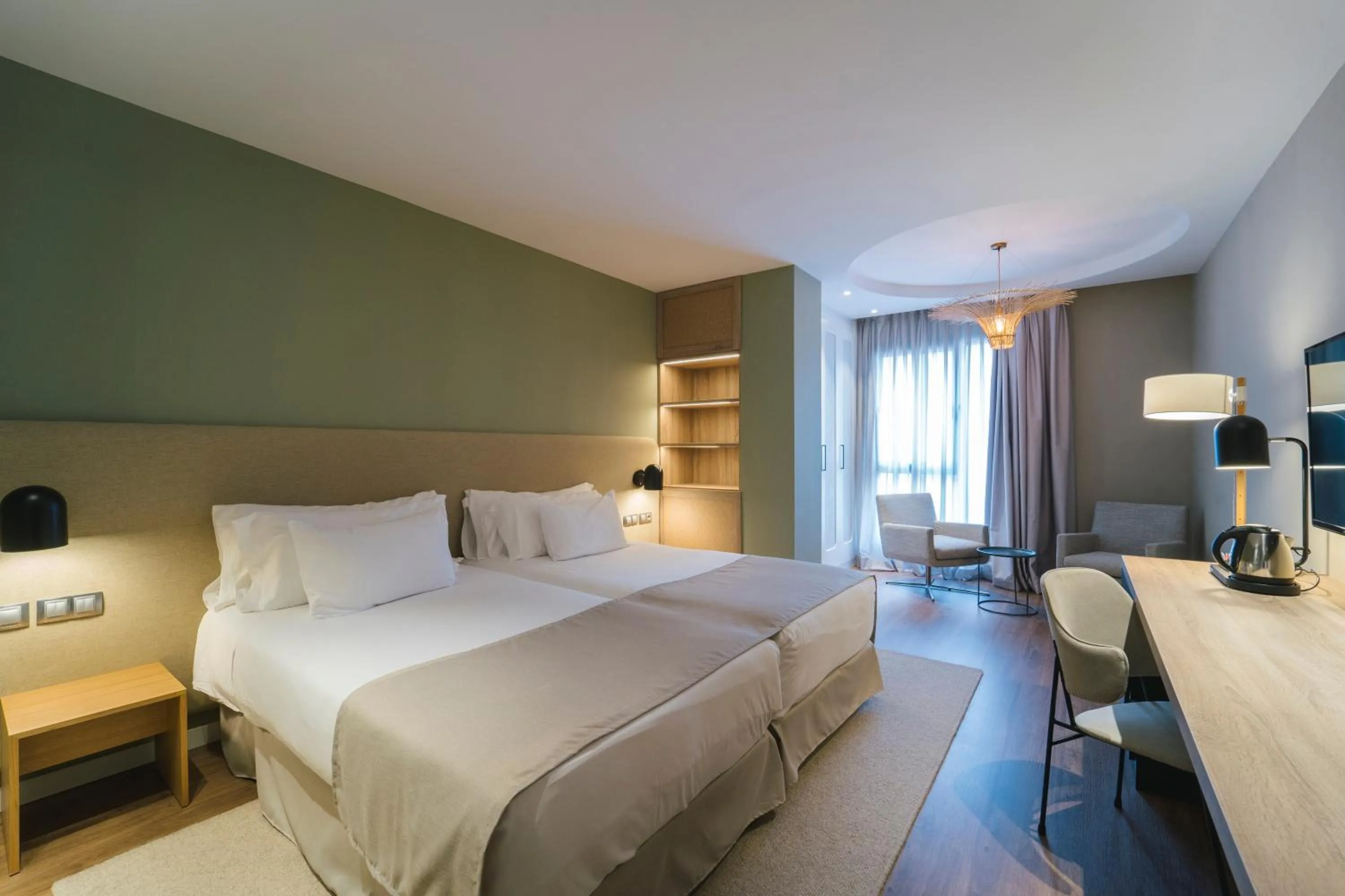 Photo of the whole room, Bed in Barceló Oviedo Cervantes