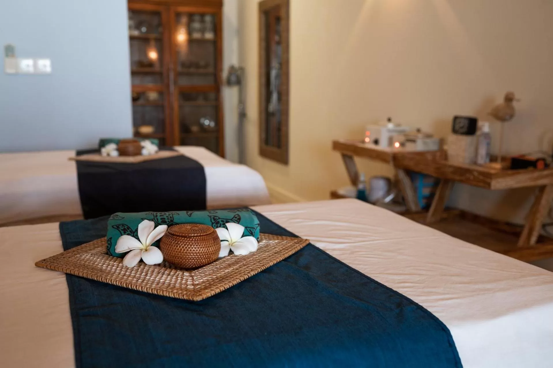 Massage, Bed in Scallywags Resort