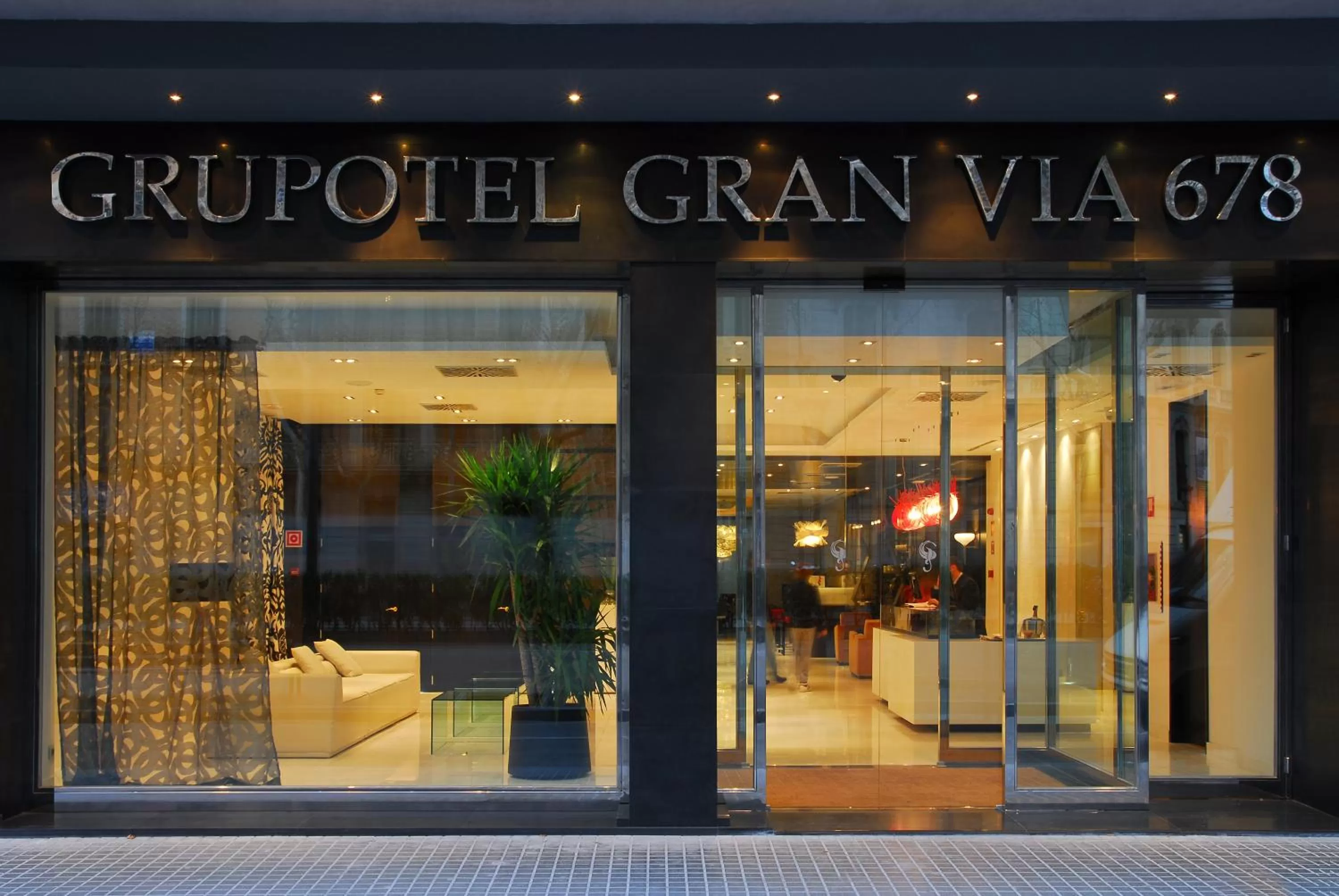 Facade/entrance in Grupotel Gran Via 678