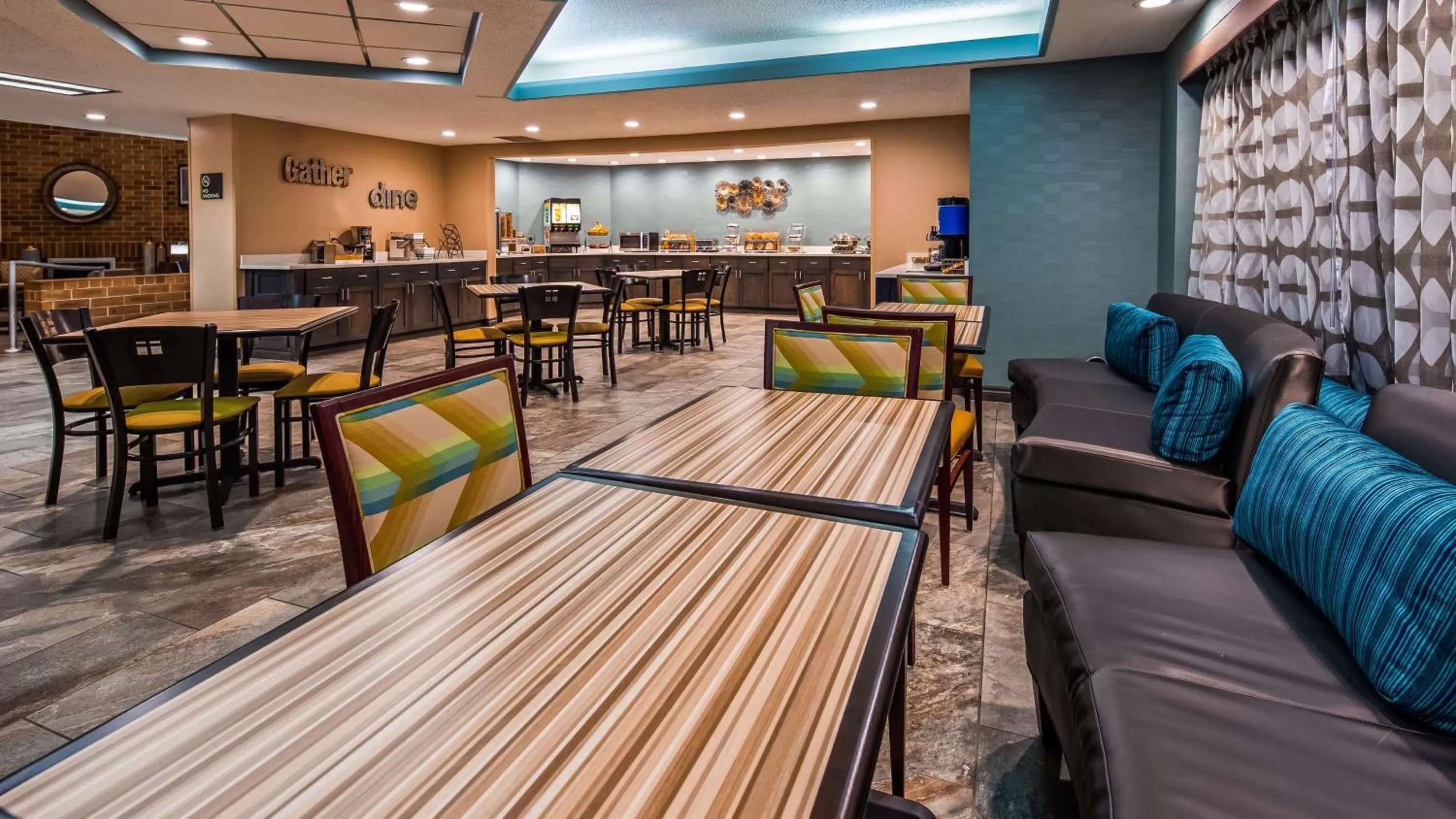 Breakfast in Best Western Warren Hotel