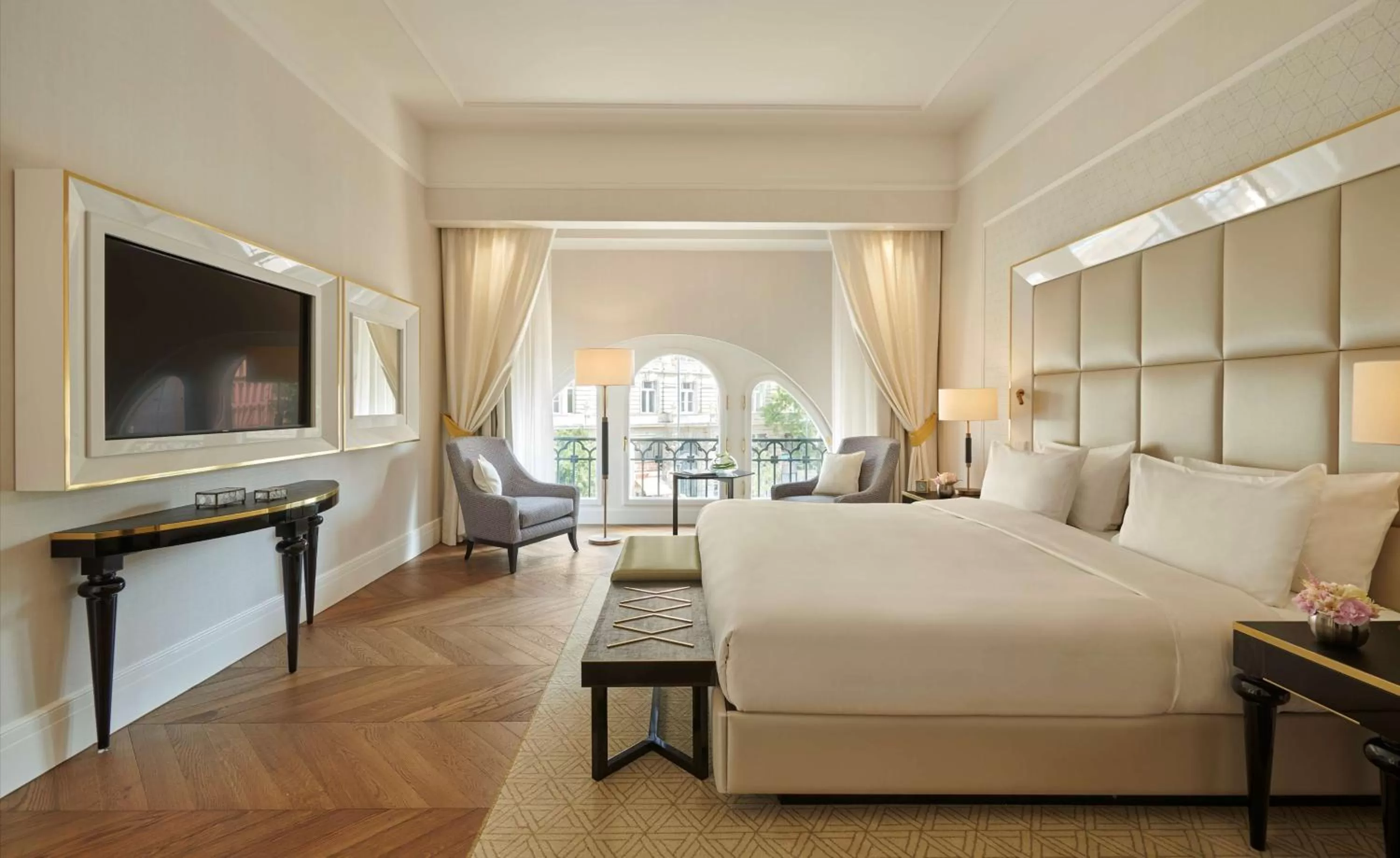 Photo of the whole room, Bed in Párisi Udvar Hotel Budapest, part of Hyatt