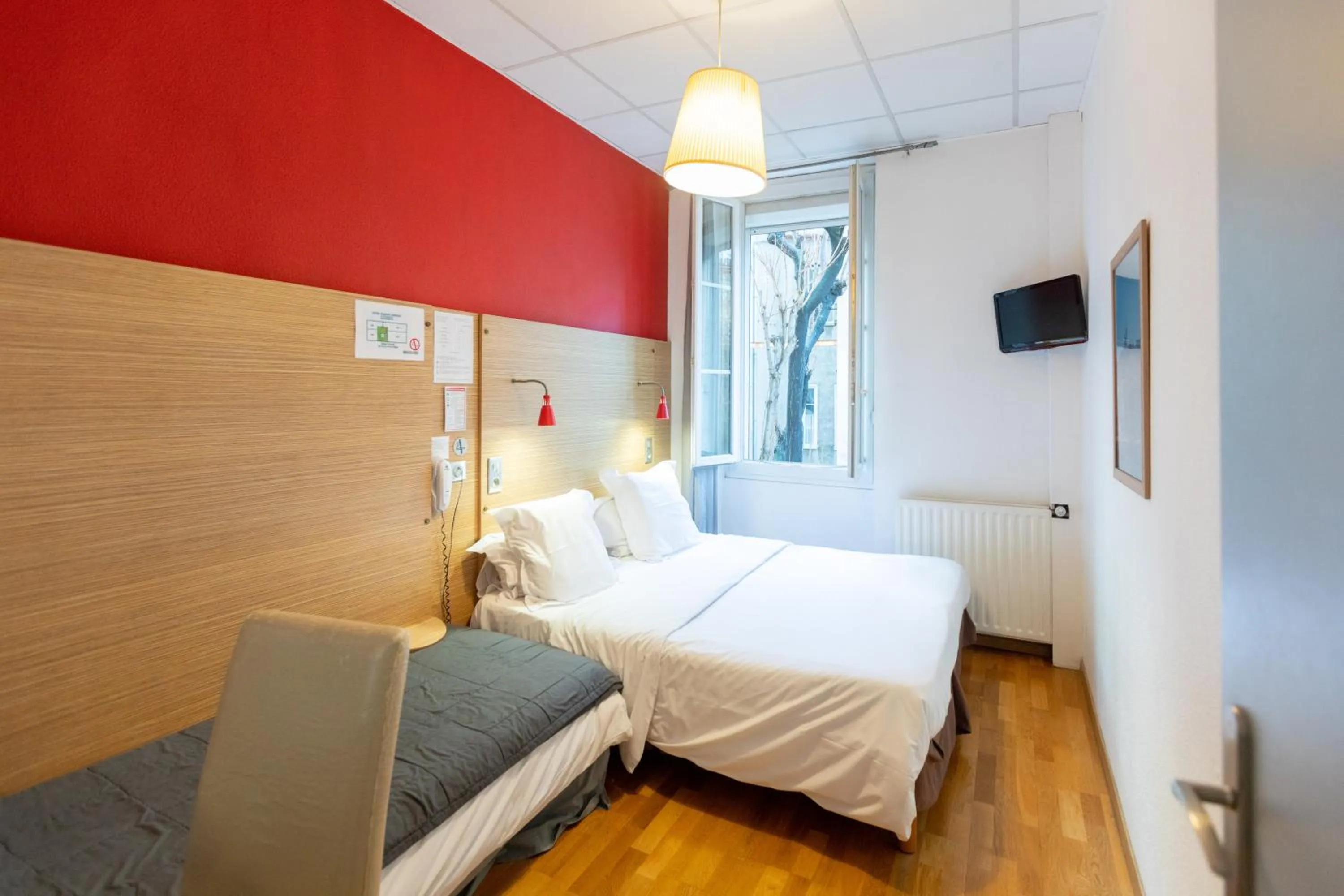 Bed in Hôtel Edmond Rostand