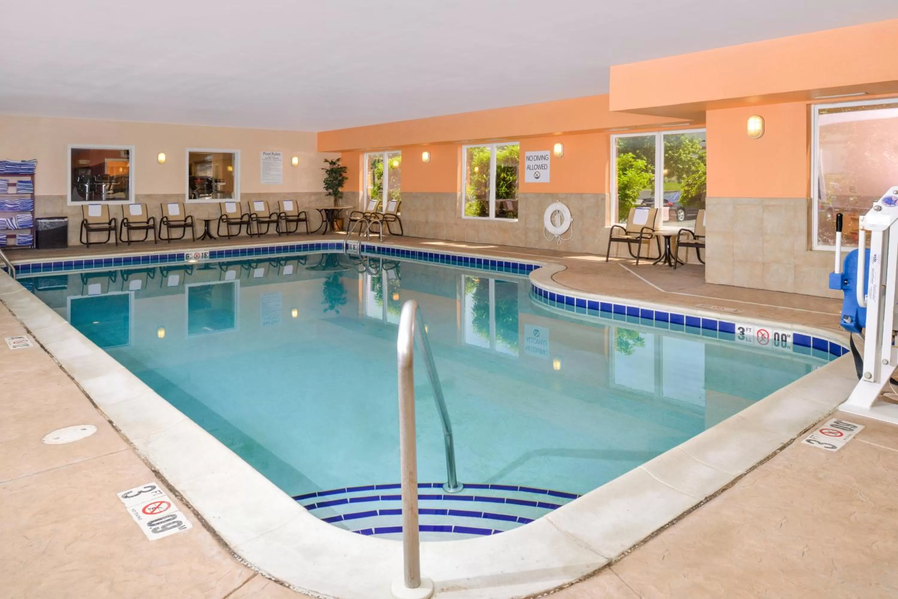 Swimming pool in Holiday Inn Express Hotel & Suites Lancaster-Lititz by IHG