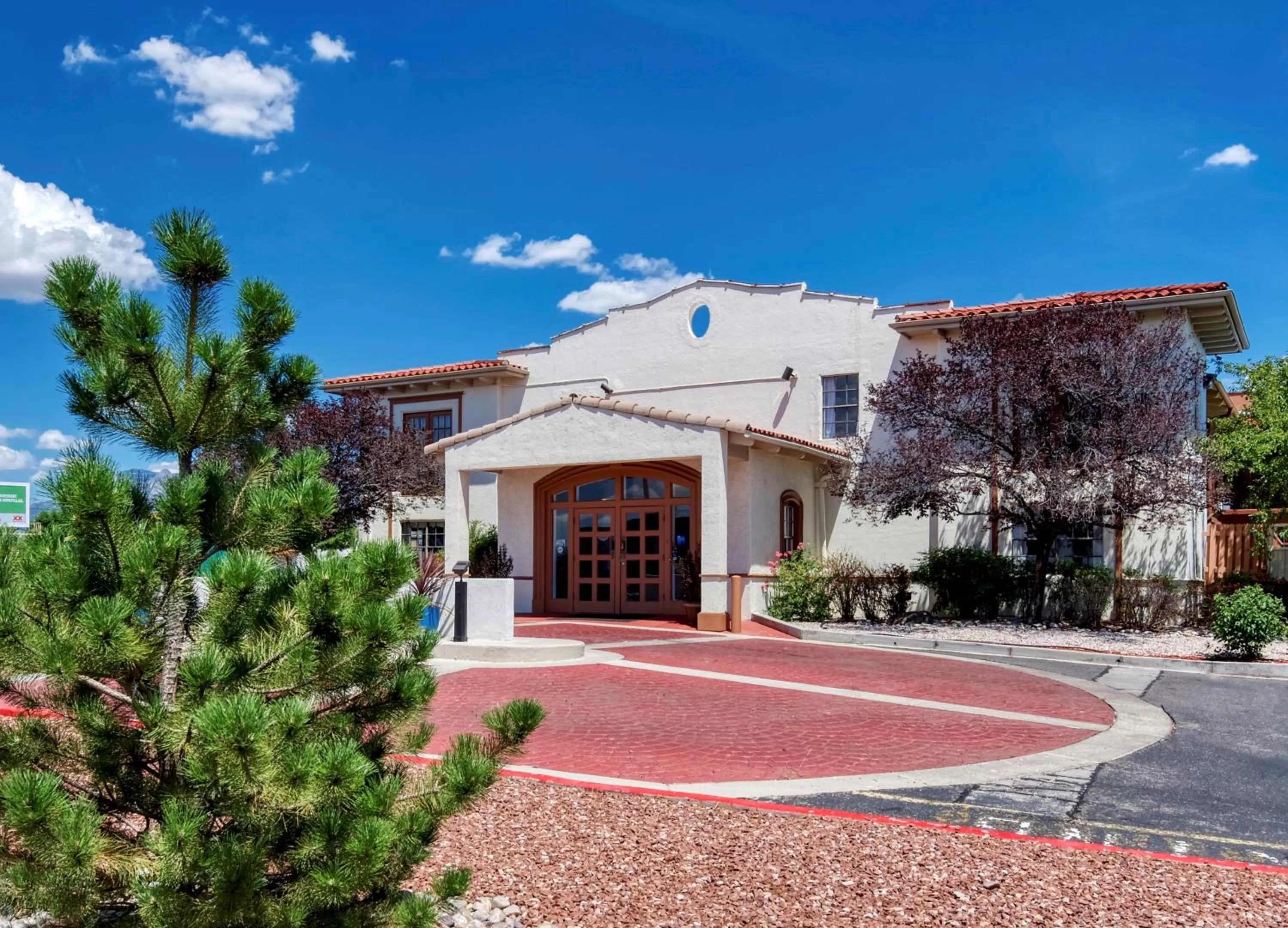 Facade/entrance in San Mateo Inn