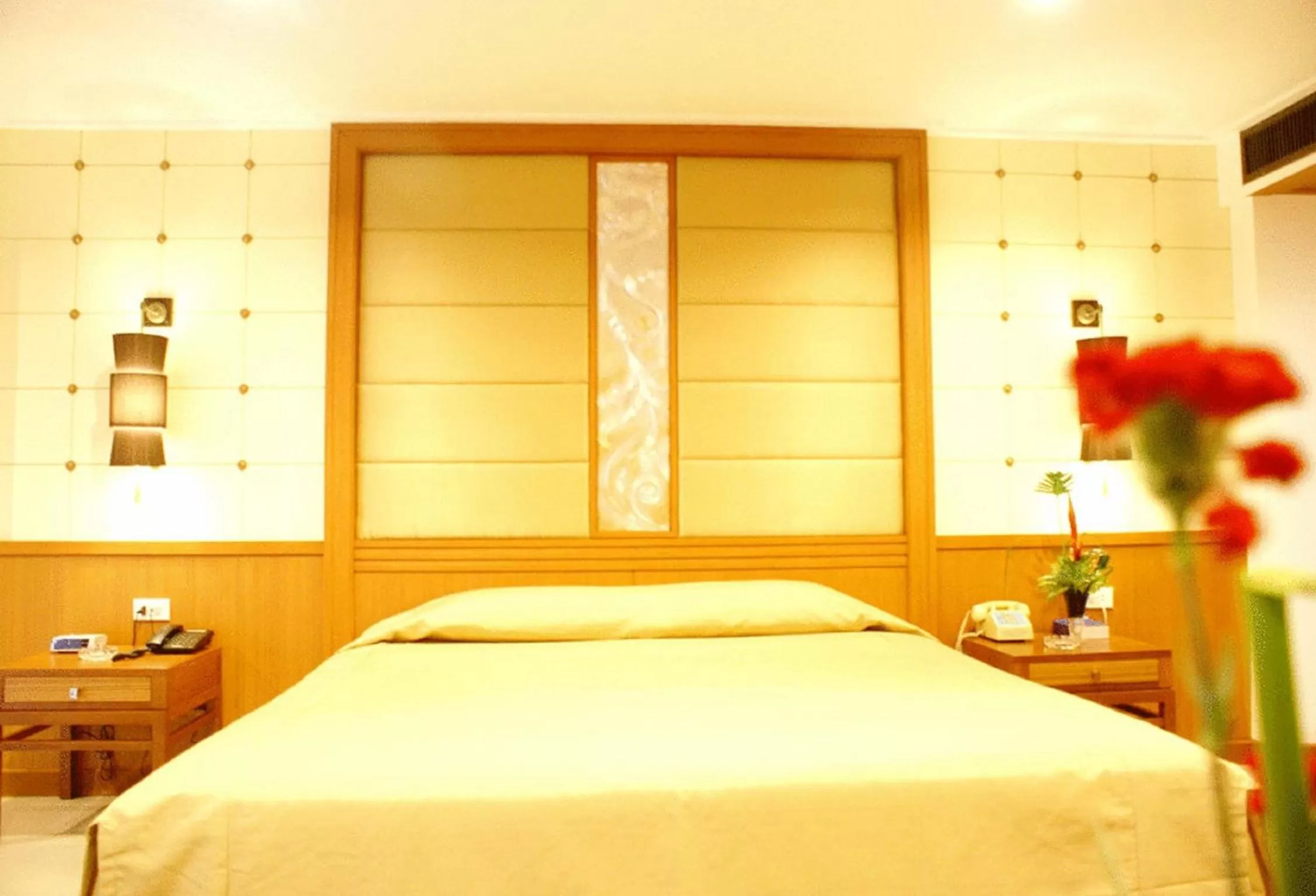 Bed in Royal Twins Palace Hotel