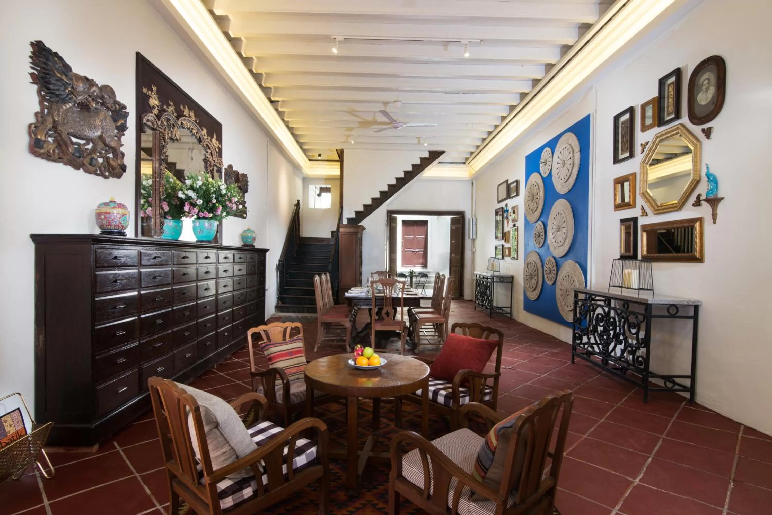 Area and facilities in Muntri Mews