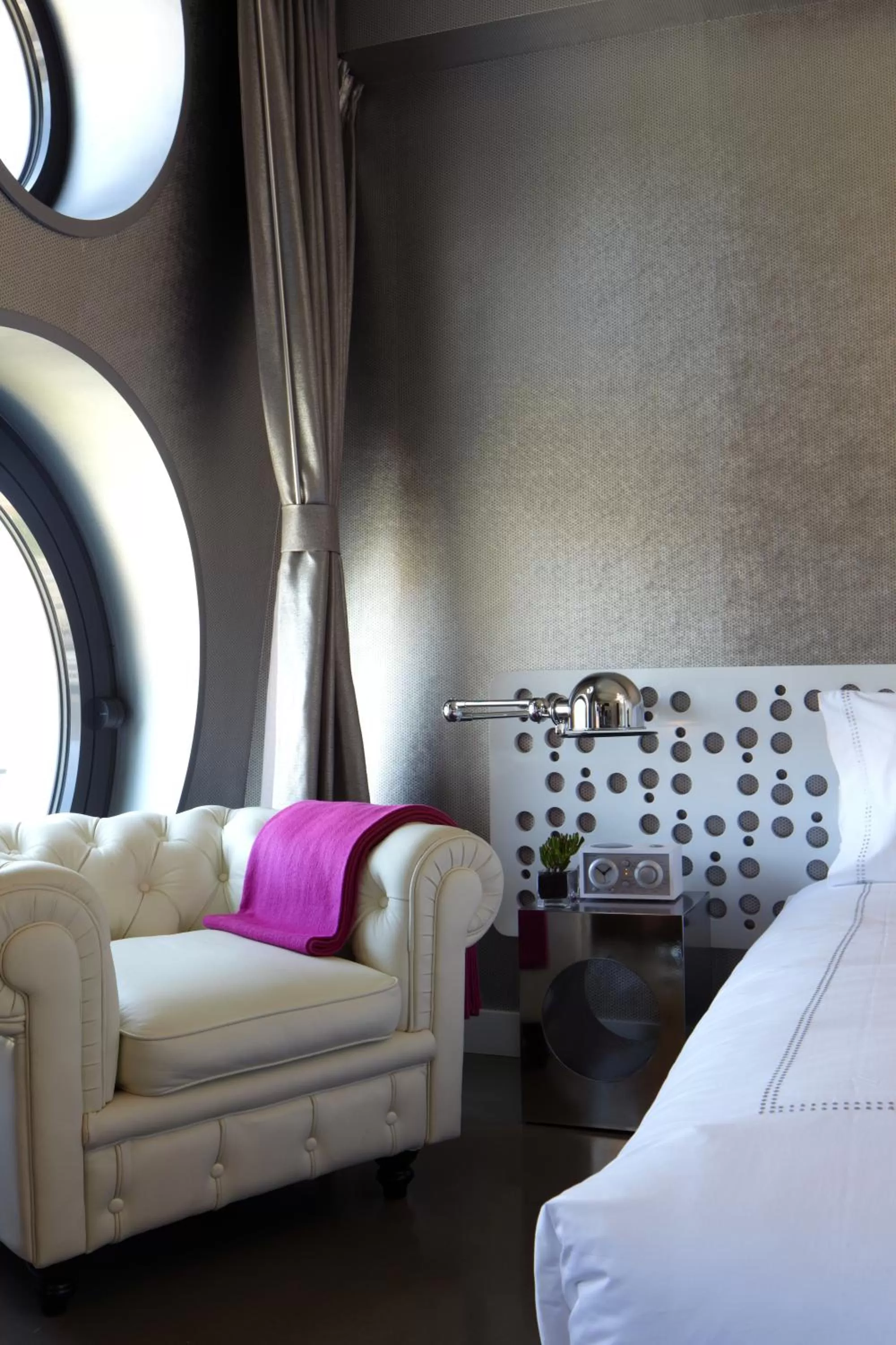 Seating area, Bed in Dream Downtown, by Hyatt