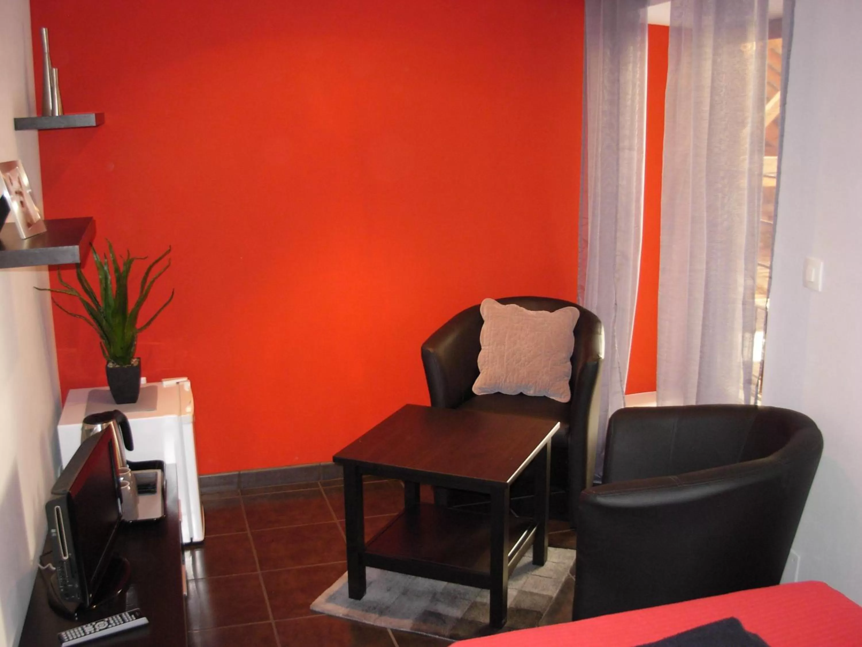 Coffee/tea facilities, Seating Area in Chambres D'Hotes La Maison Des Chiens Verts