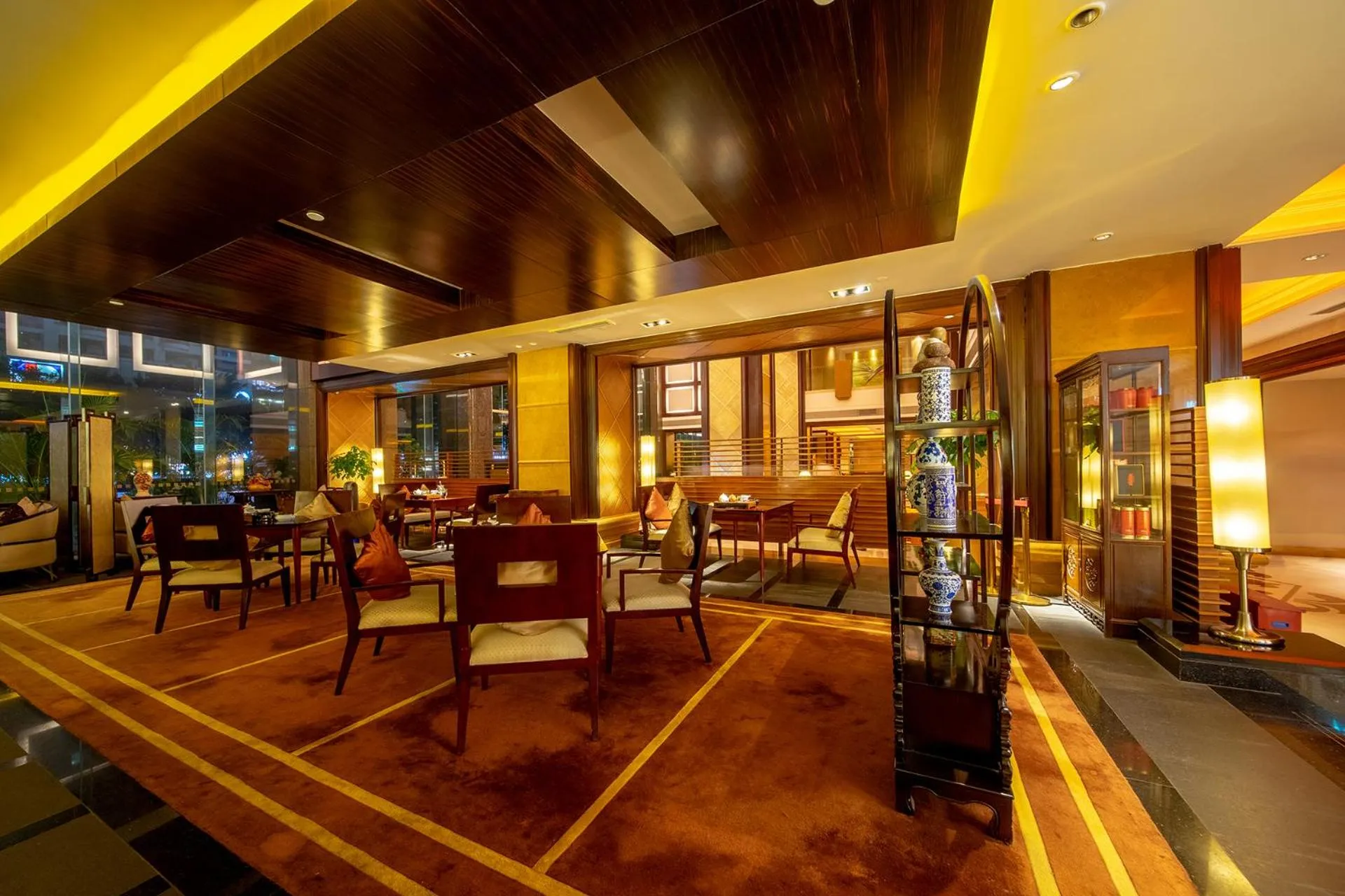 Restaurant/places to eat in Grand International Hotel