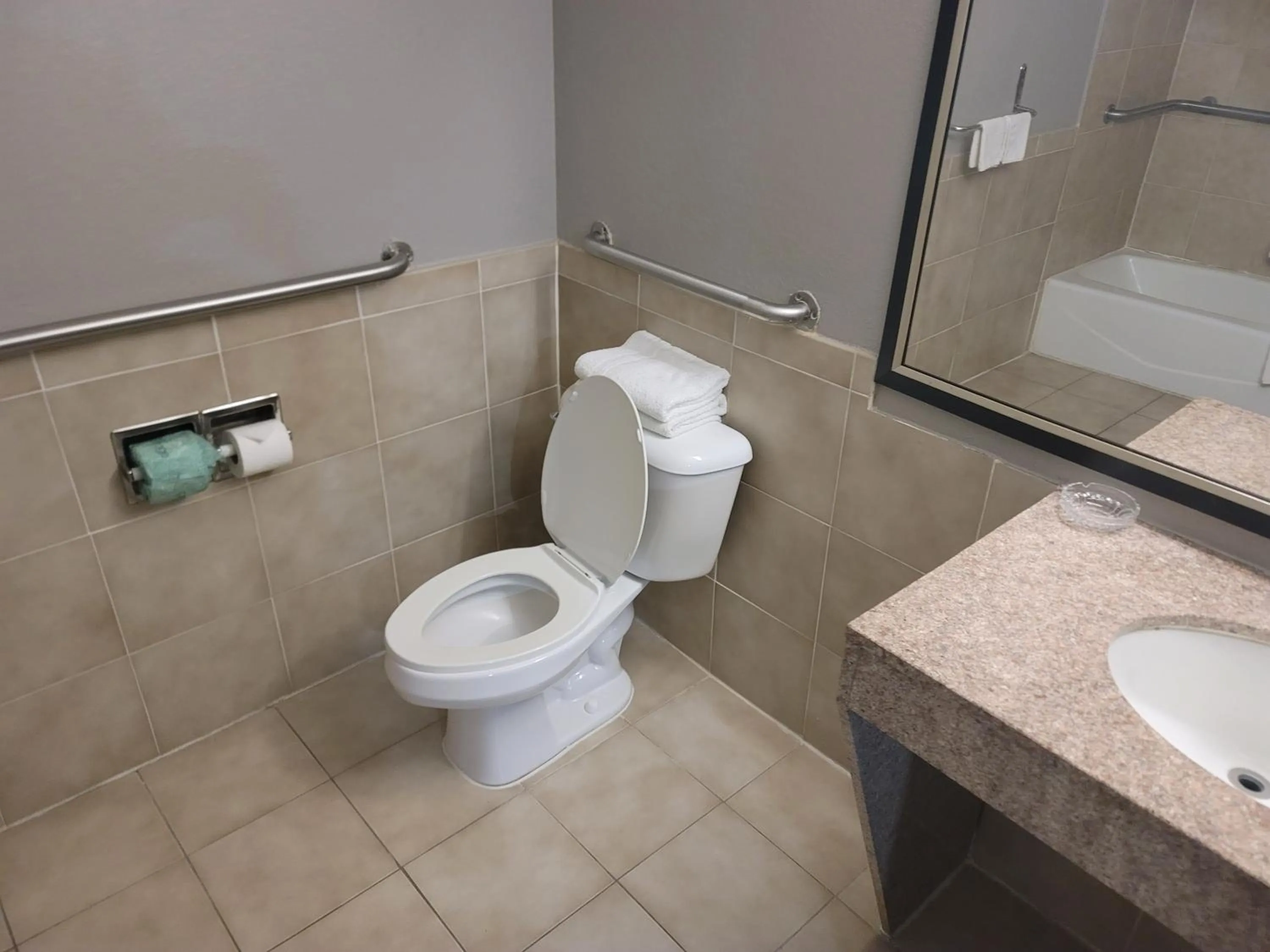 Shower in Studio 6 Suites Hinesville, GA