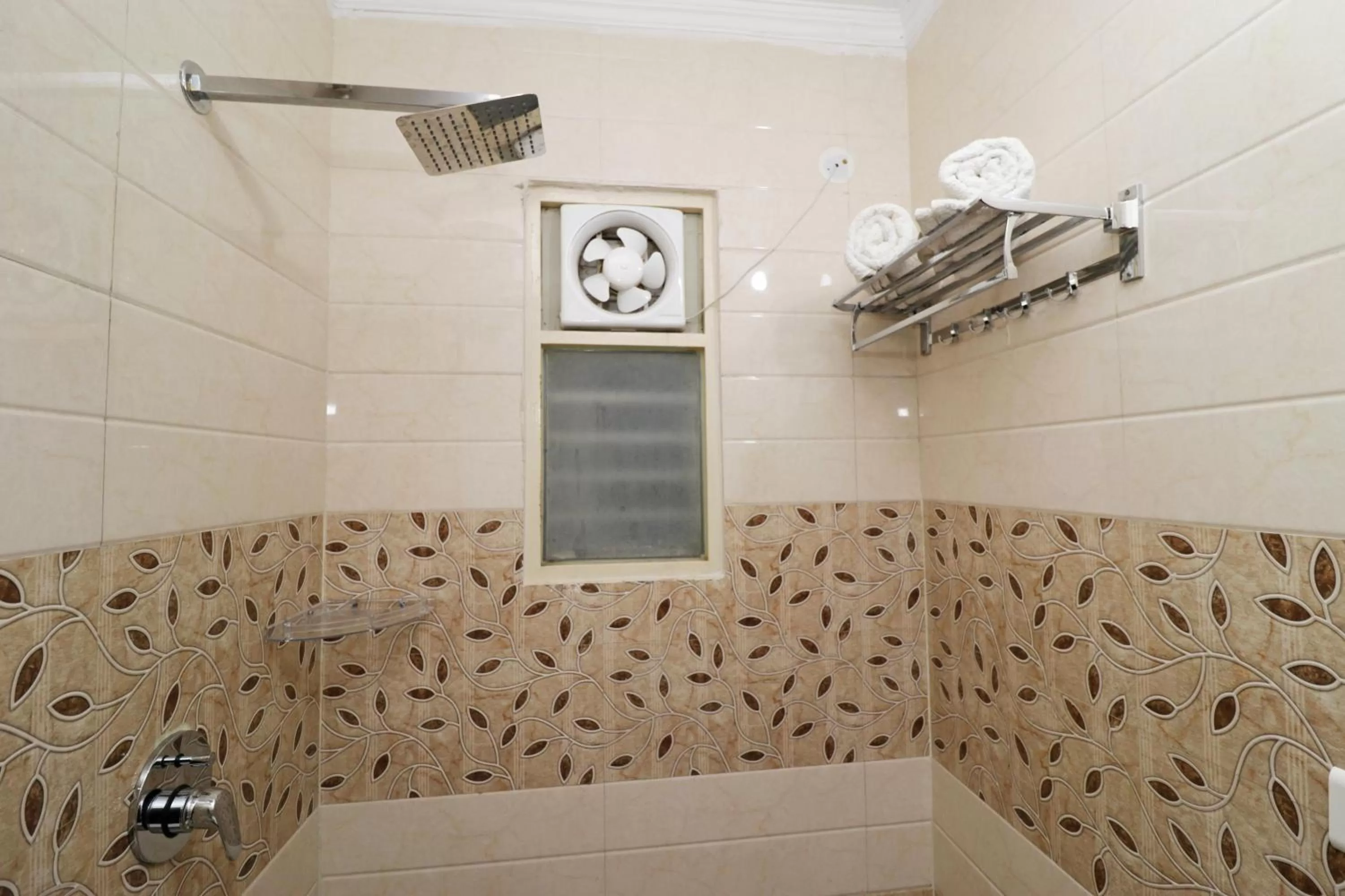 Bathroom in Airport Hotel Shivaka Inn