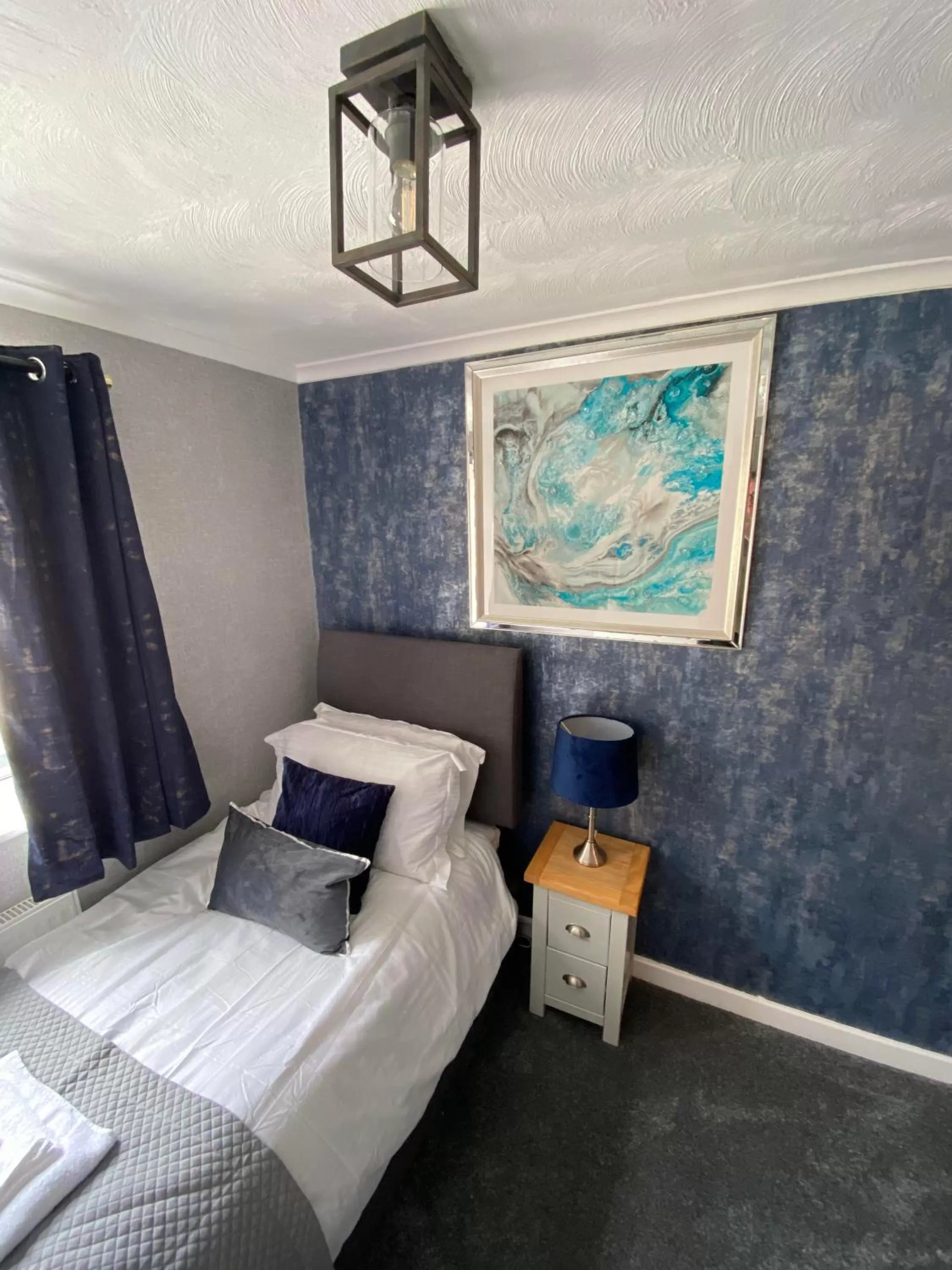 Bed in Delovely Hotel