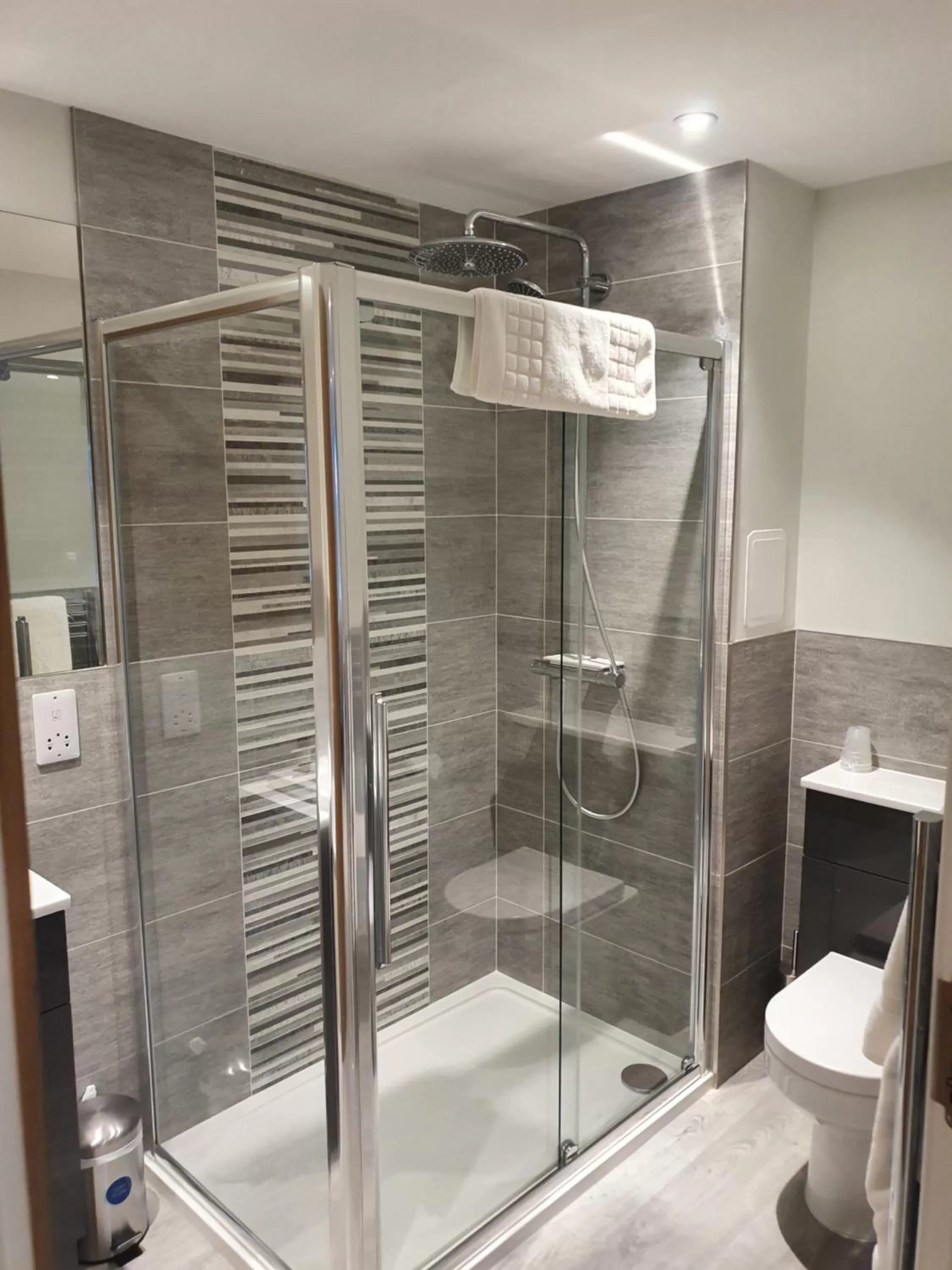 Shower in Sunninghill Hotel