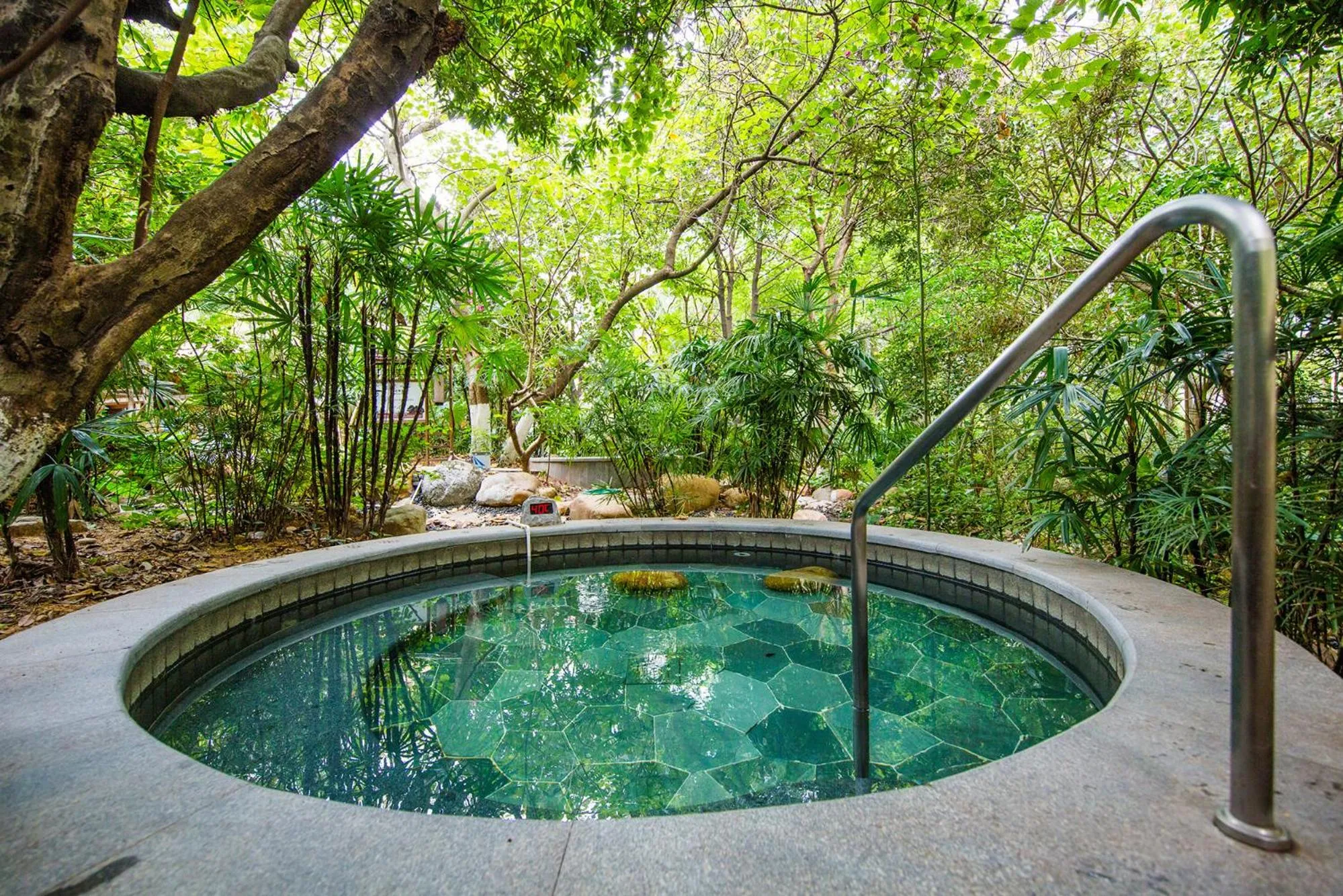 Hot Tub in Dongguan Richwood Garden Hotel