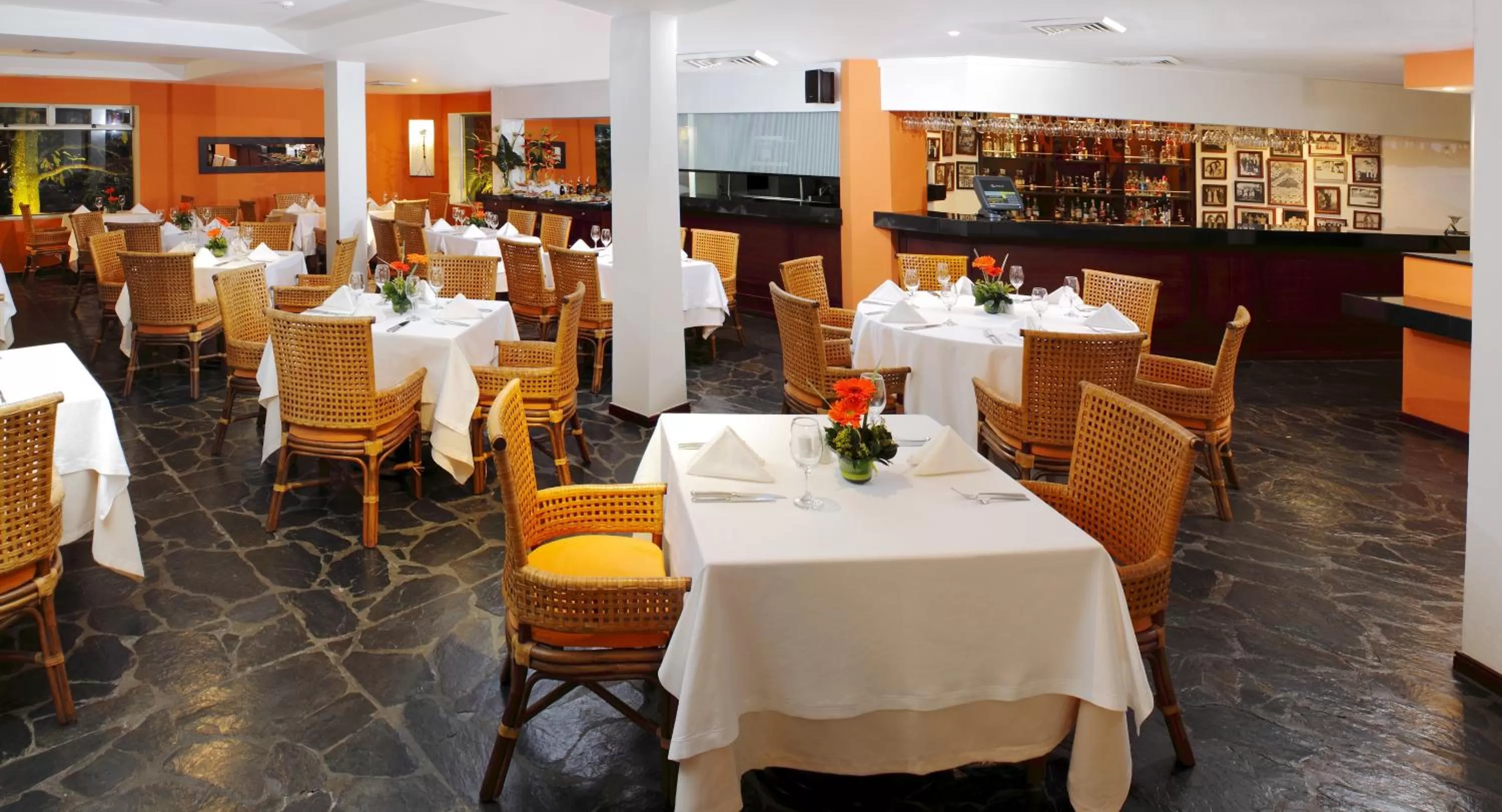 Restaurant/places to eat in Hotel Estelar Altamira