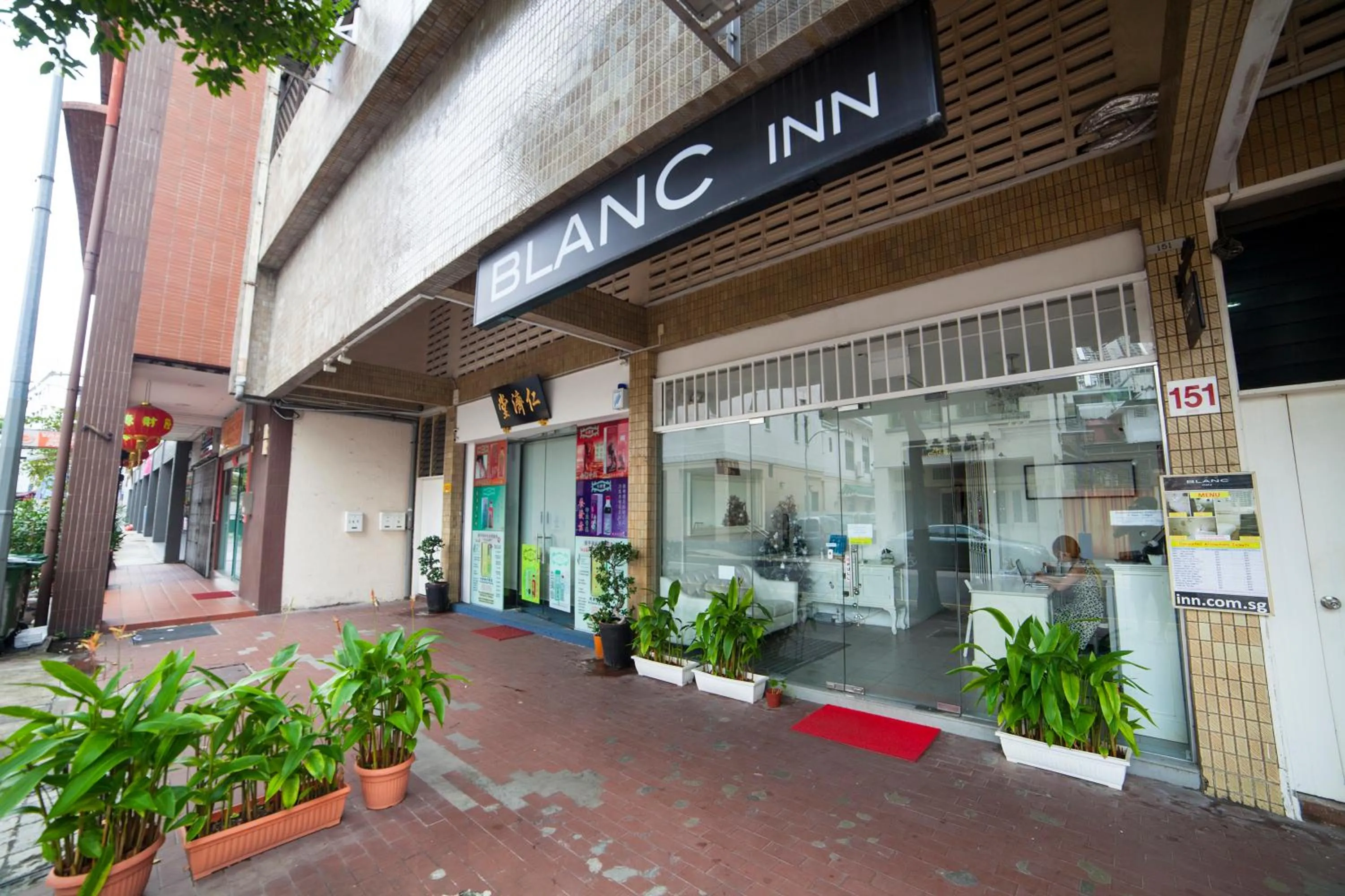 Facade/entrance in Blanc Inn