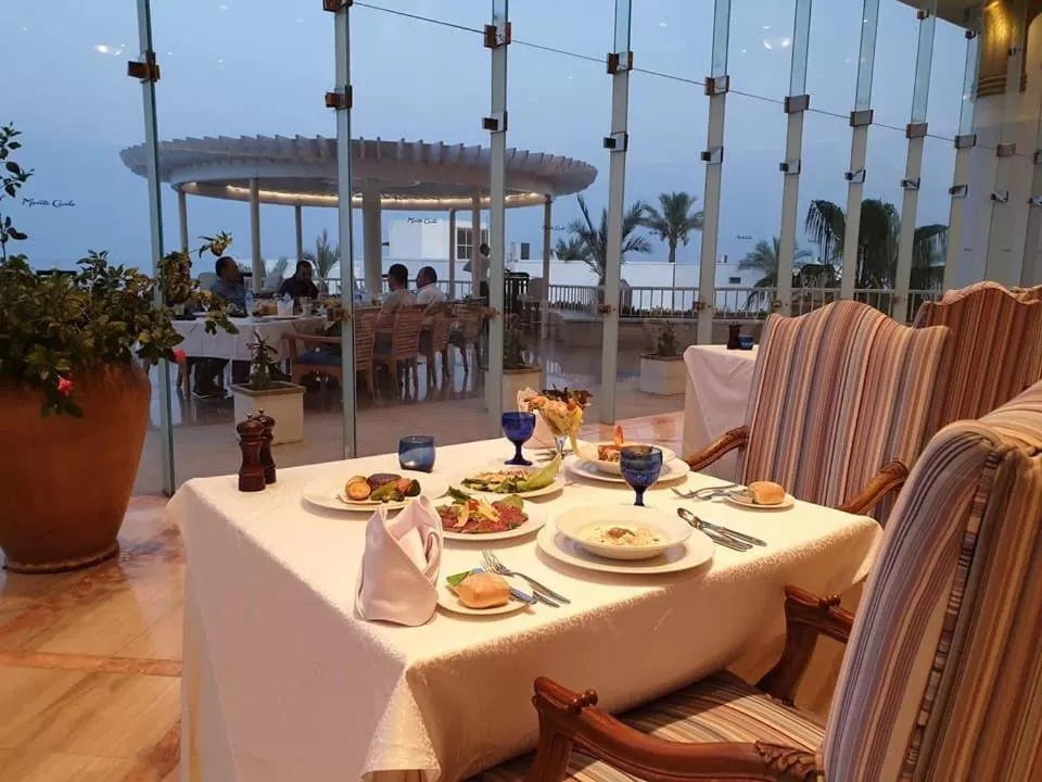 Restaurant/places to eat in Monte Carlo Sharm Resort & Spa