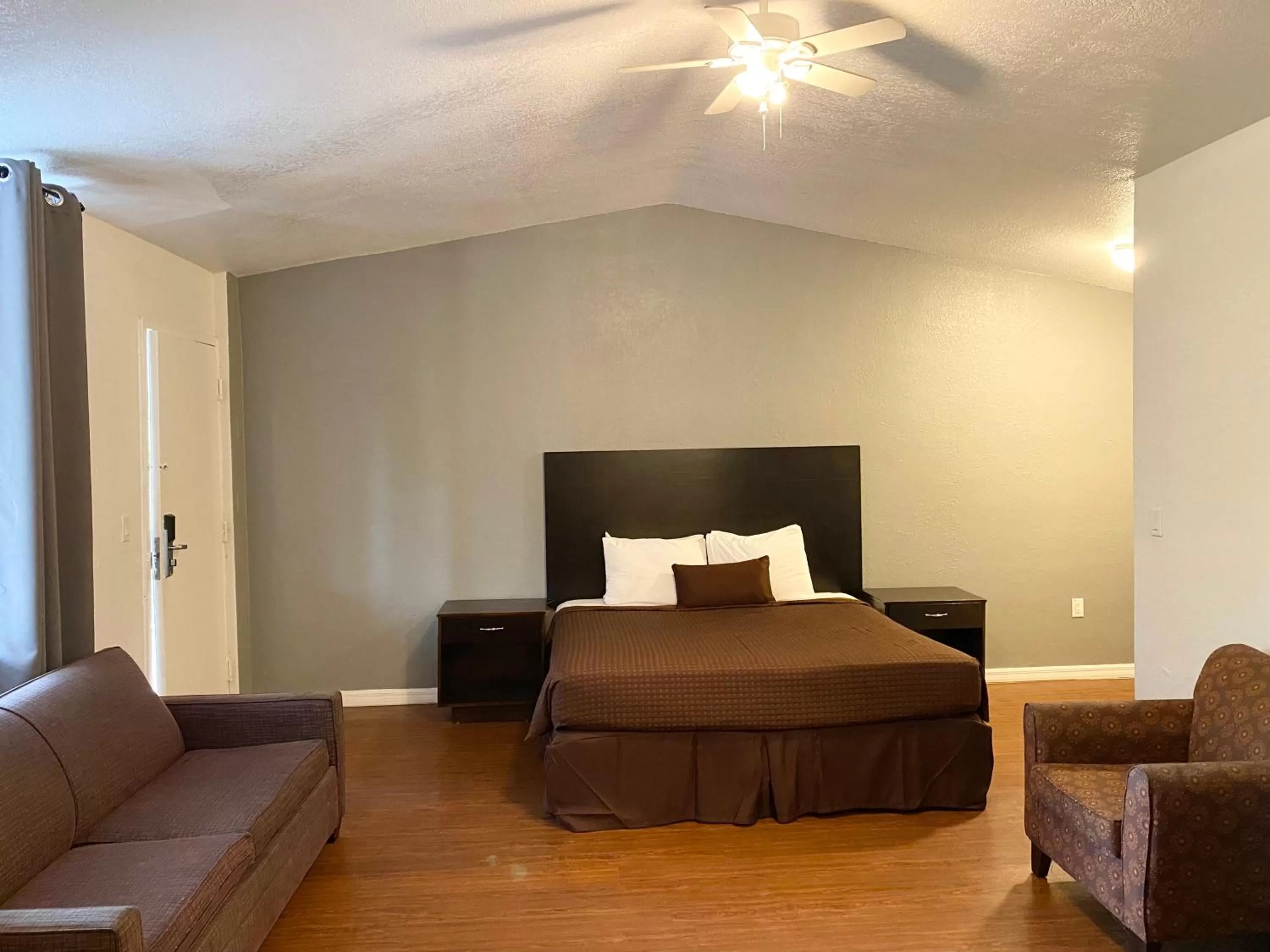 Photo of the whole room, Bed in Tarpon Inn