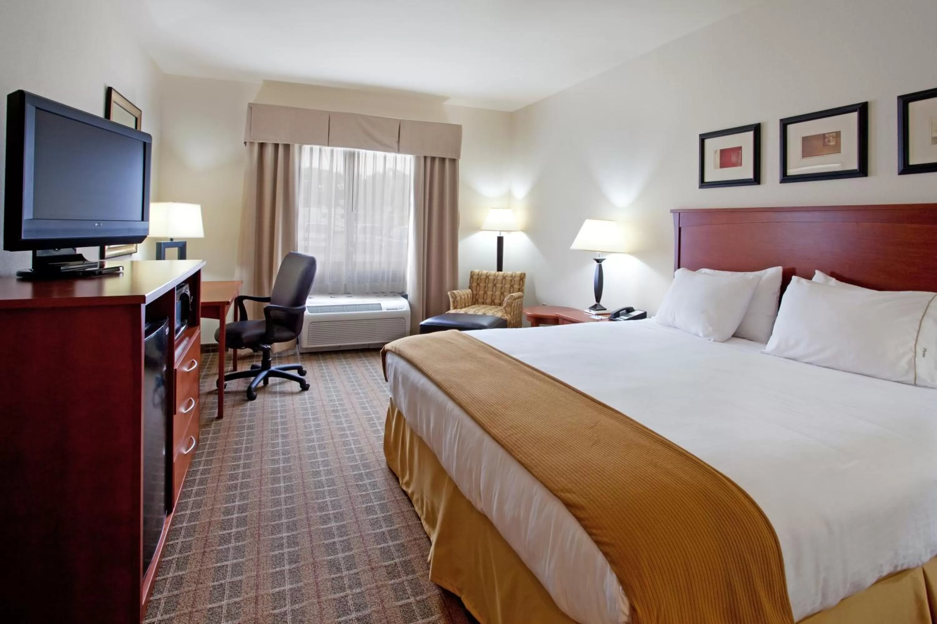 Day, Bed in Holiday Inn Express & Suites - Hardeeville-Hilton Head by IHG