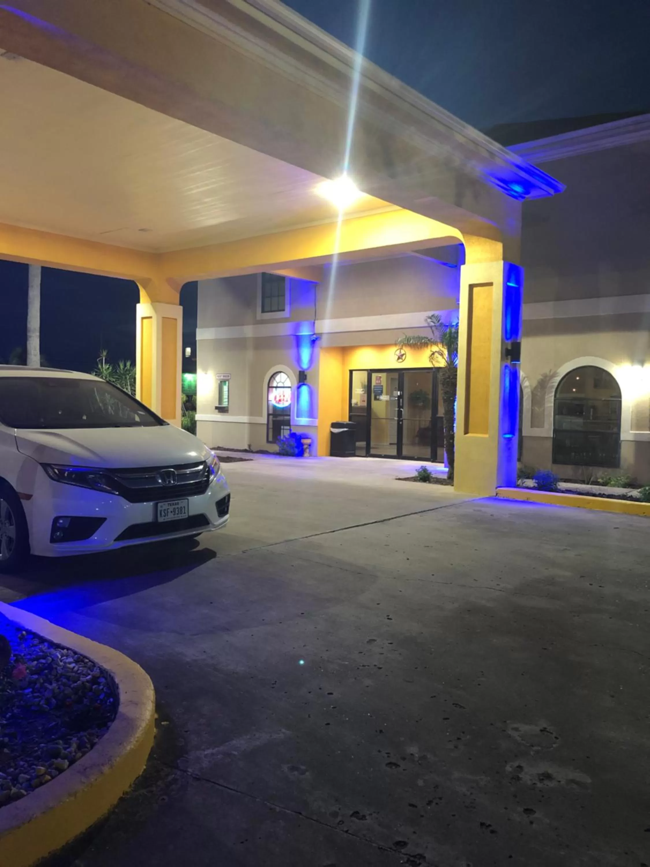 Los Fresnos Inn and Suites