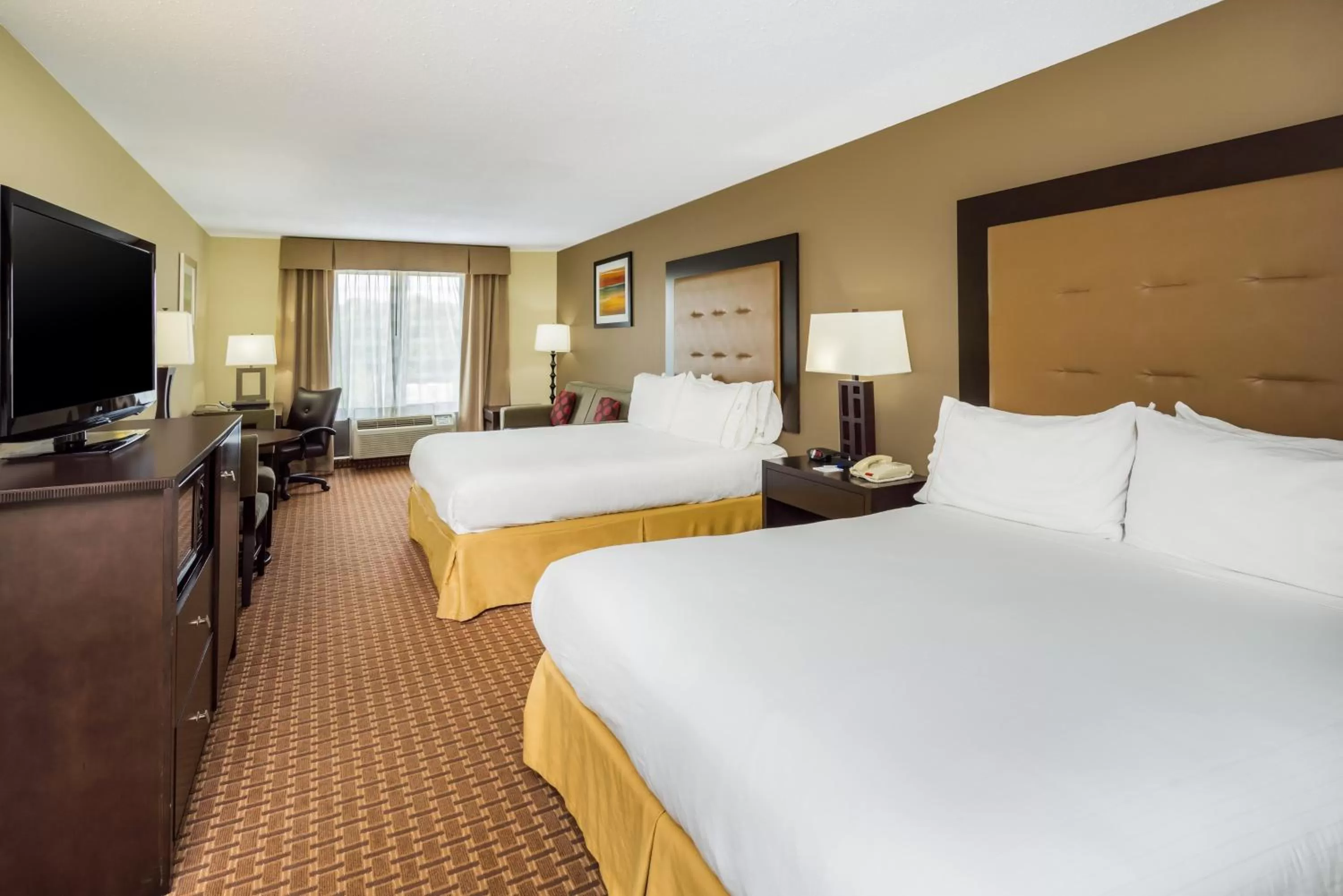 Photo of the whole room, Bed in Holiday Inn Express Hotel & Suites-North East by IHG