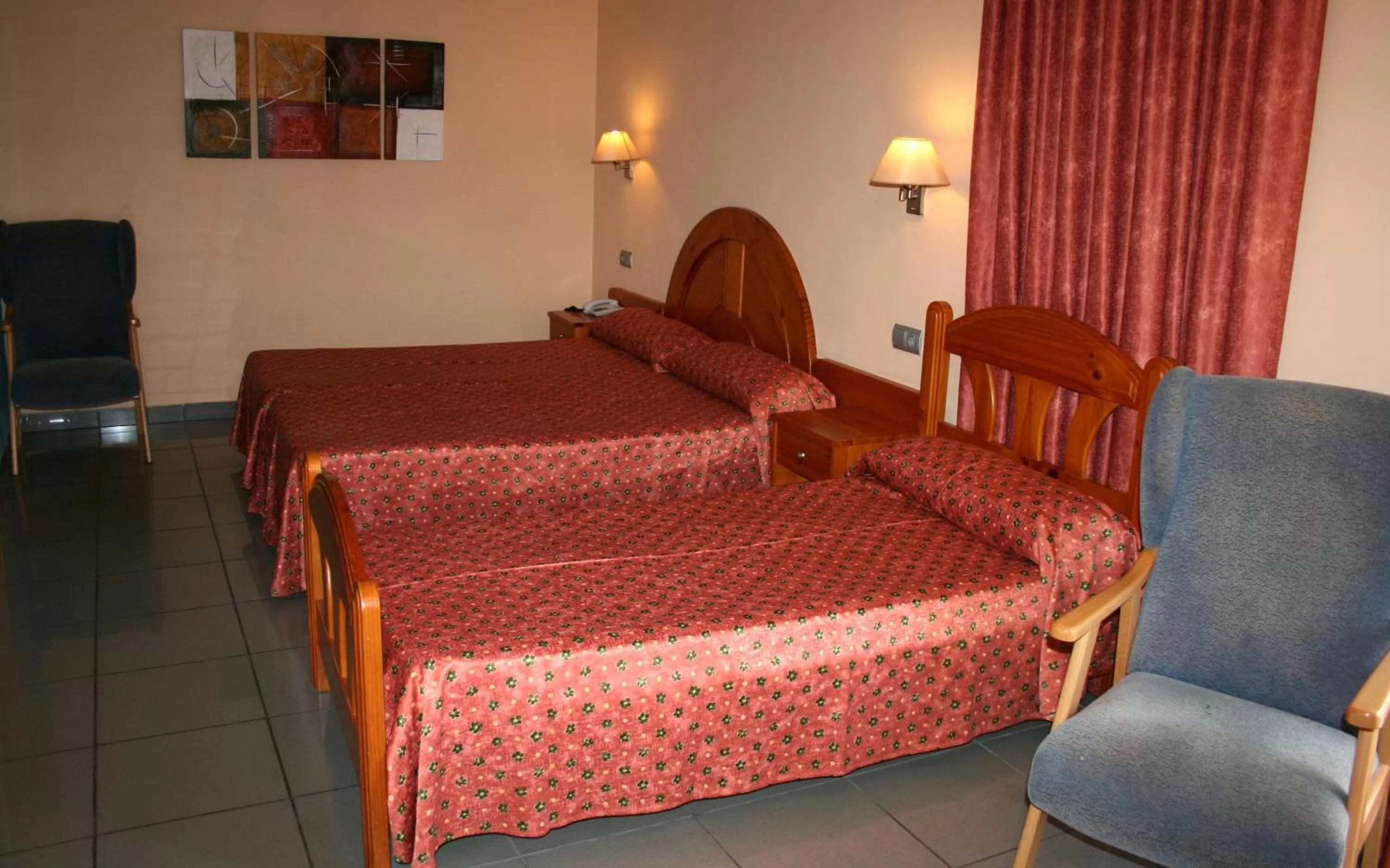 Photo of the whole room, Bed in El Pinche de Oro