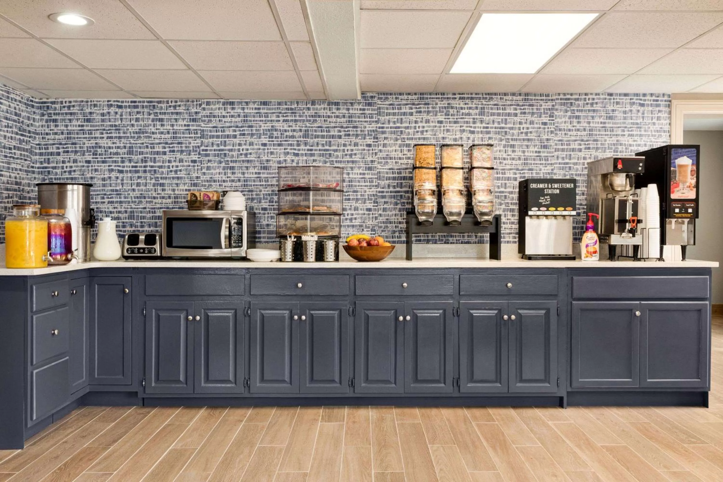 Breakfast in AmericInn by Wyndham Branson & Conference Center