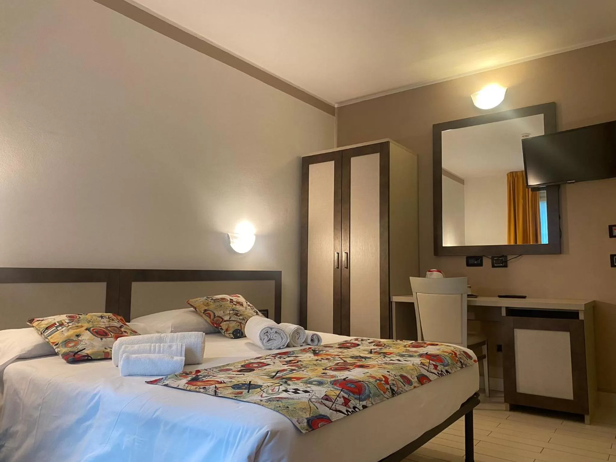 Bed in Hotel Lago di Como