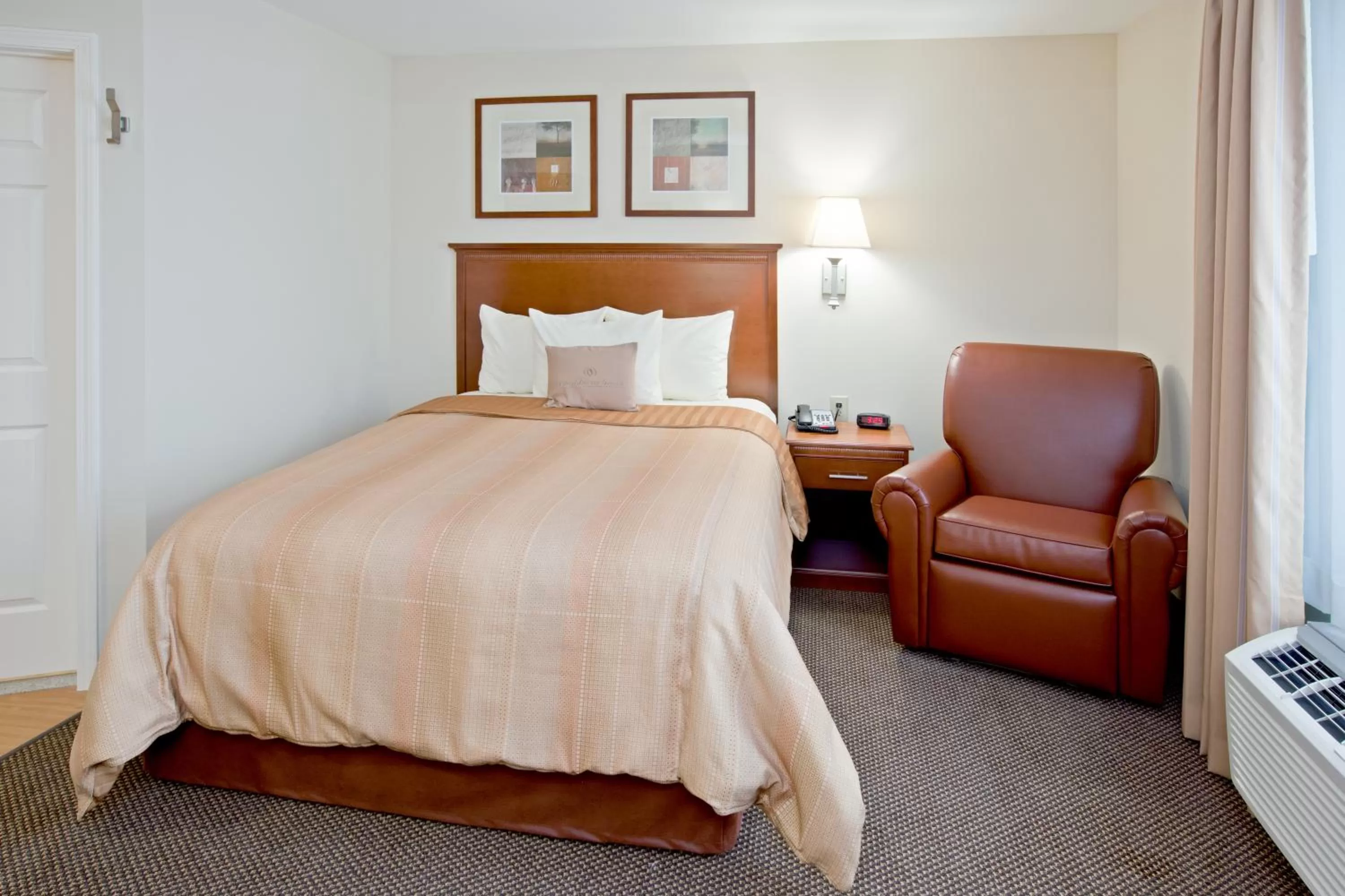 Seating area, Bed in Candlewood Suites Radcliff - Fort Knox by IHG