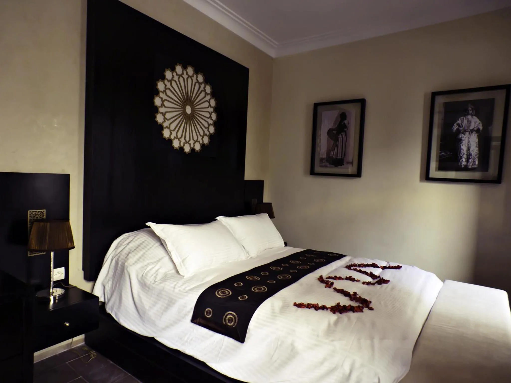 Bedroom, Bed in Ryad Amiran & Spa