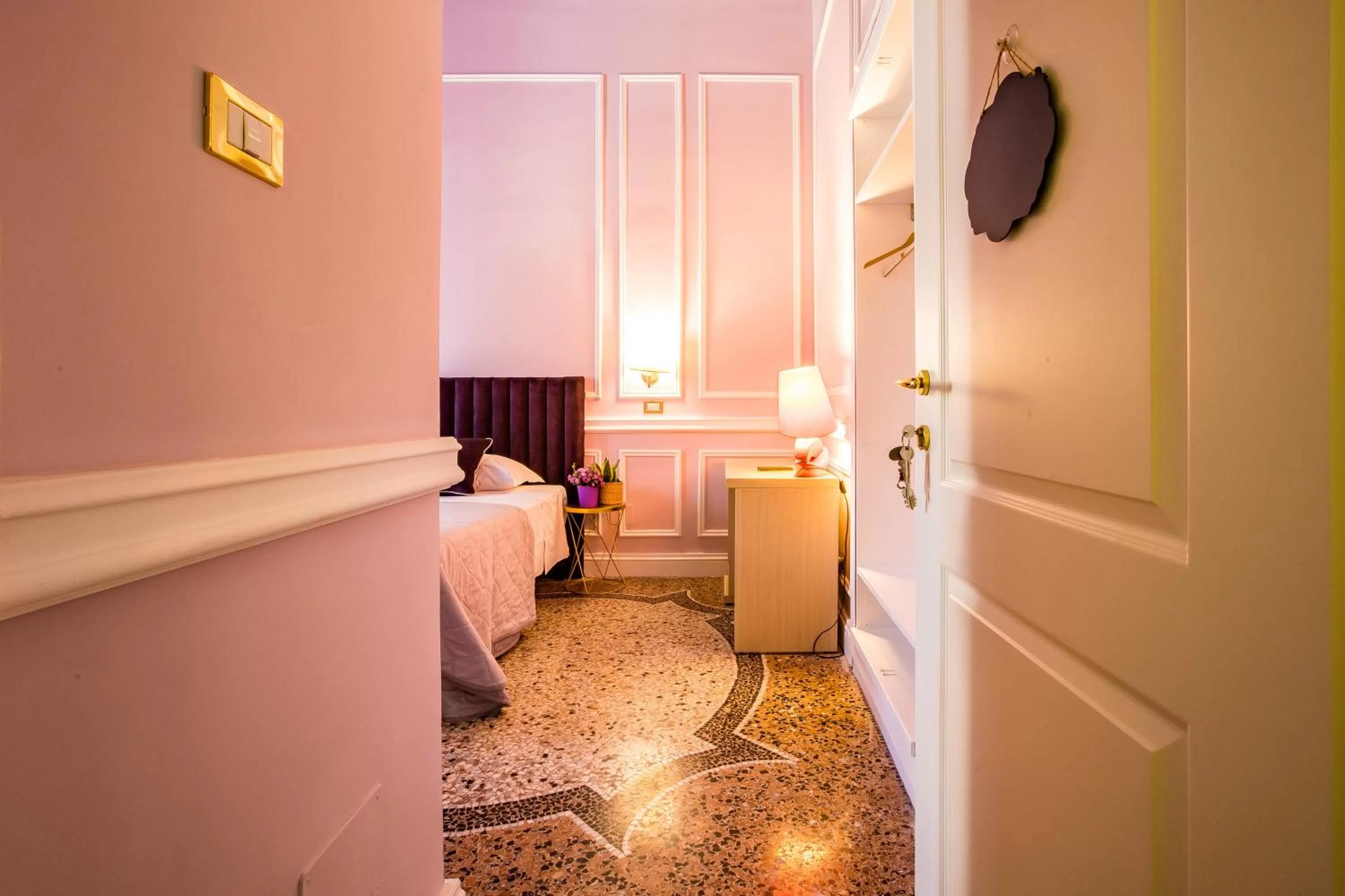 Bed in Hold Rome - Luxury Suites