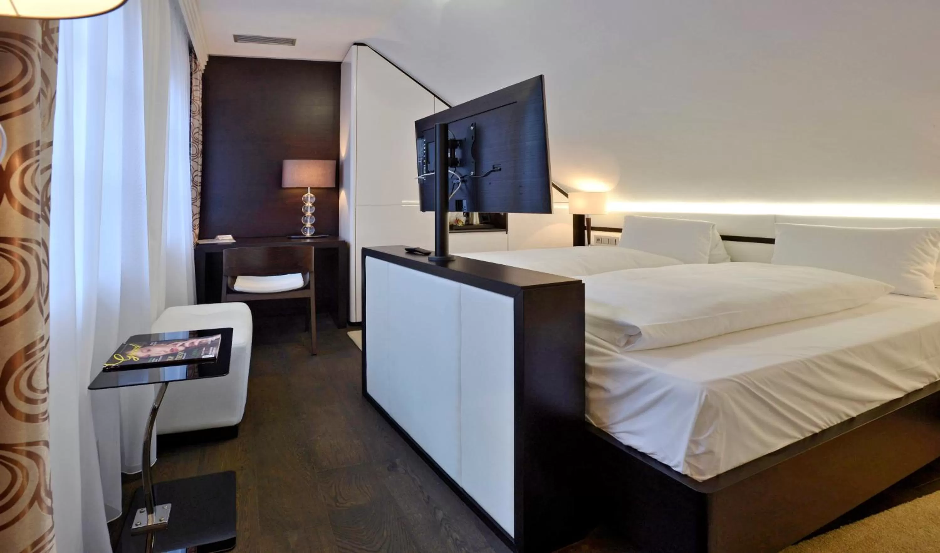 Bedroom, Bed in Hotel Grand